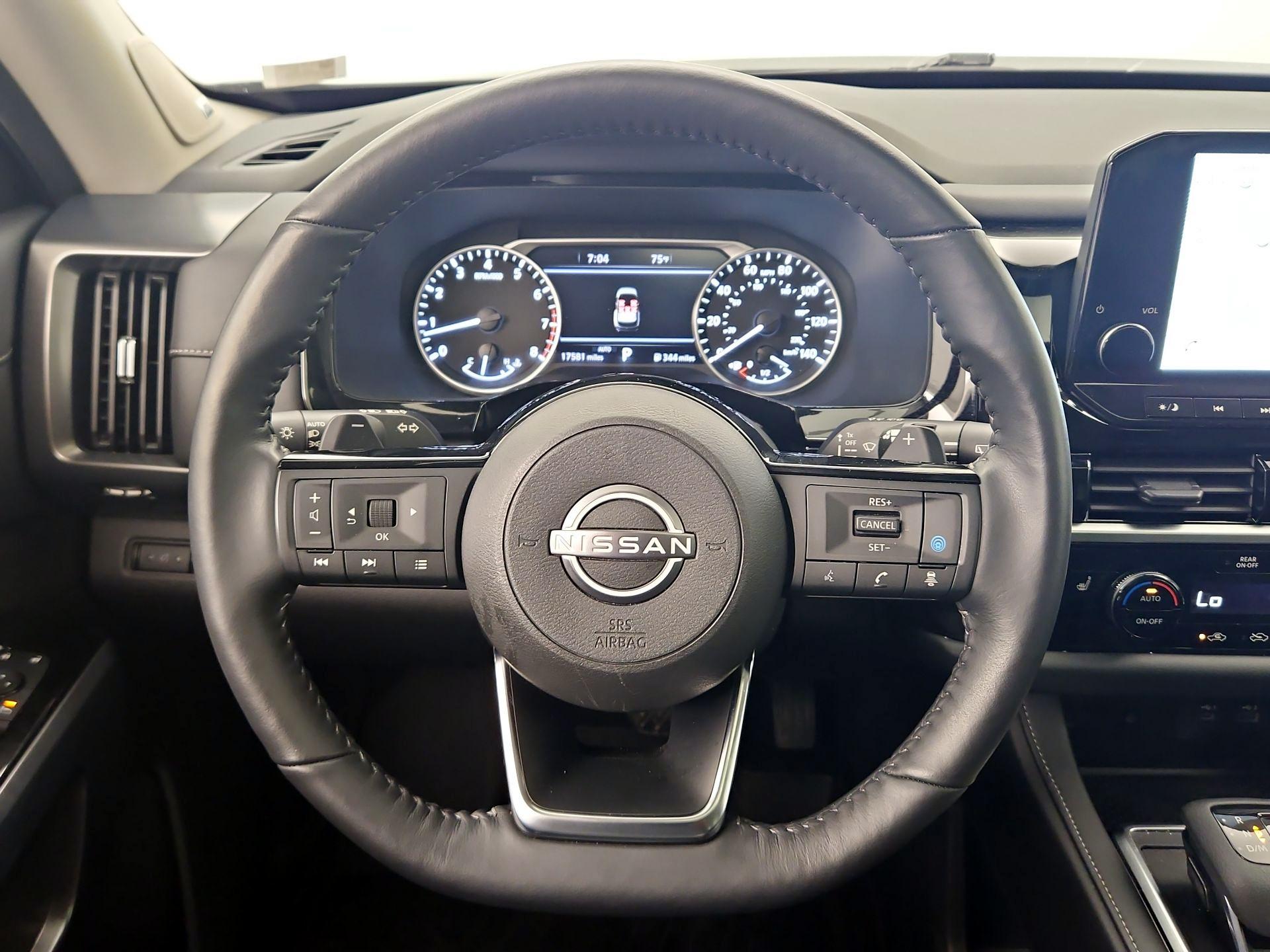 Thumbnail: 2023 Nissan Pathfinder - 10