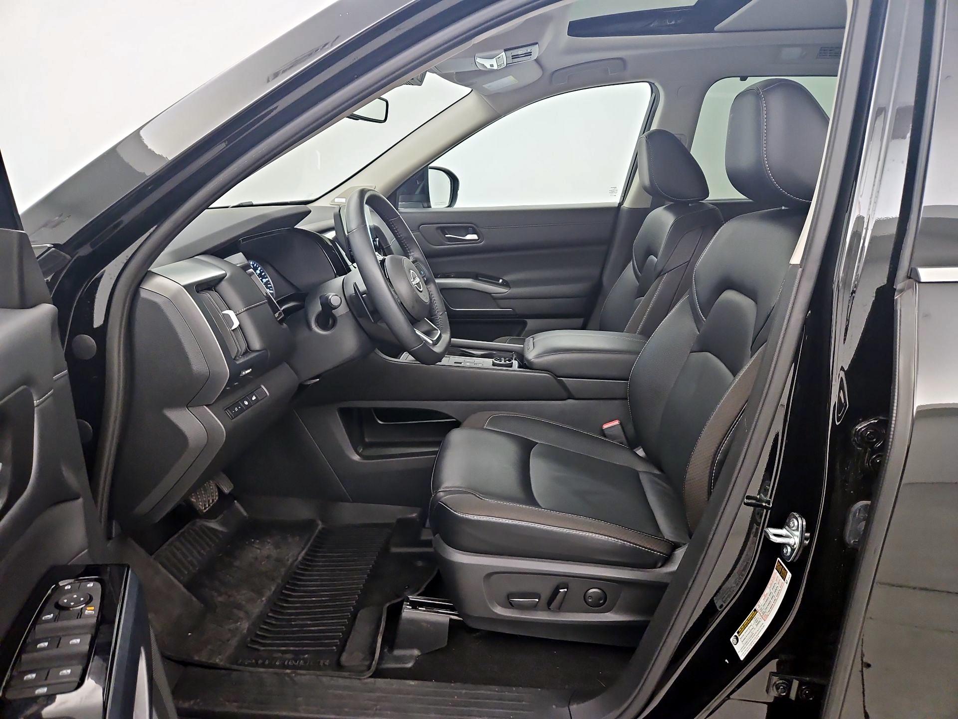 Thumbnail: 2023 Nissan Pathfinder - 11