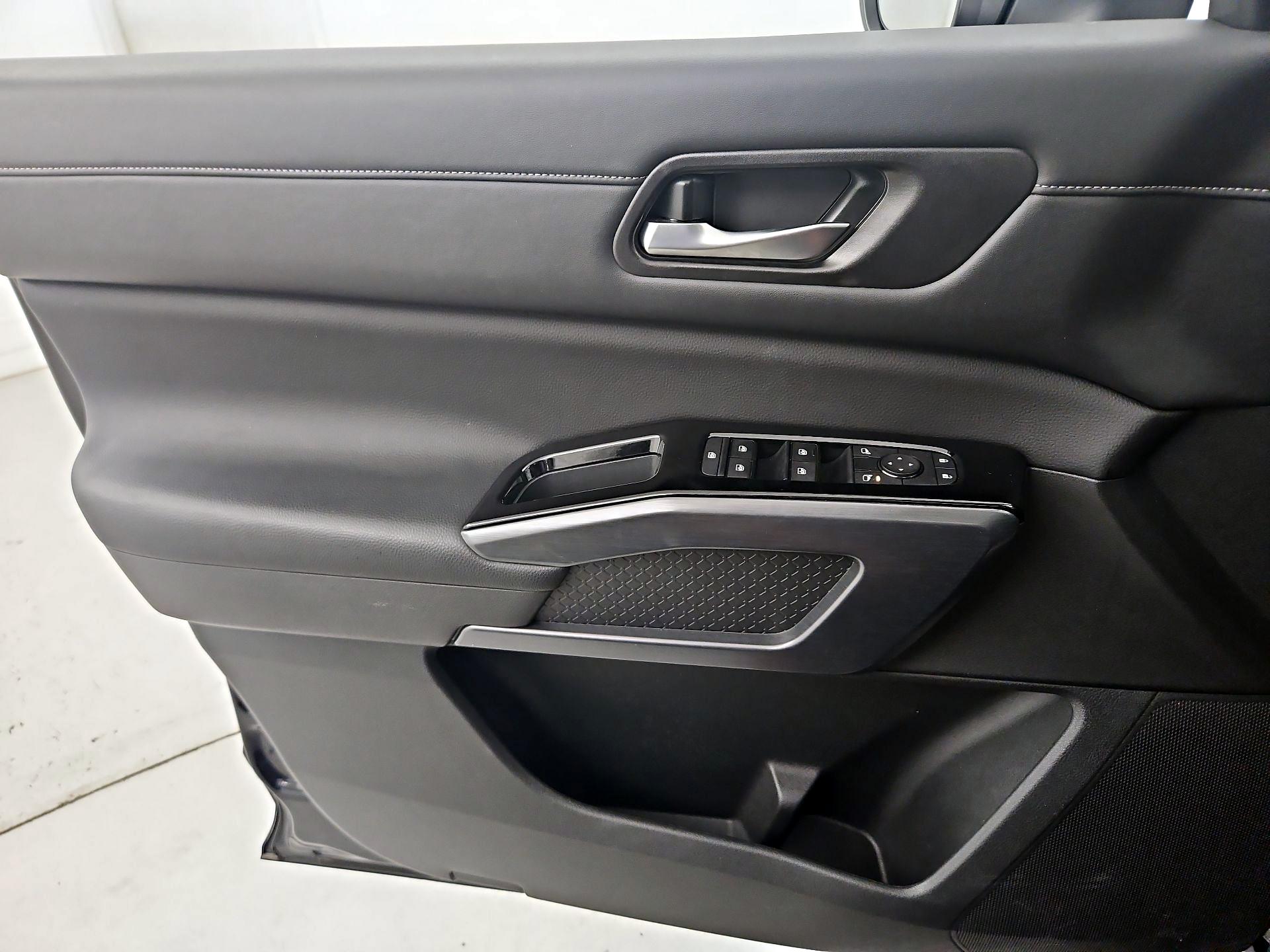 Thumbnail: 2023 Nissan Pathfinder - 12