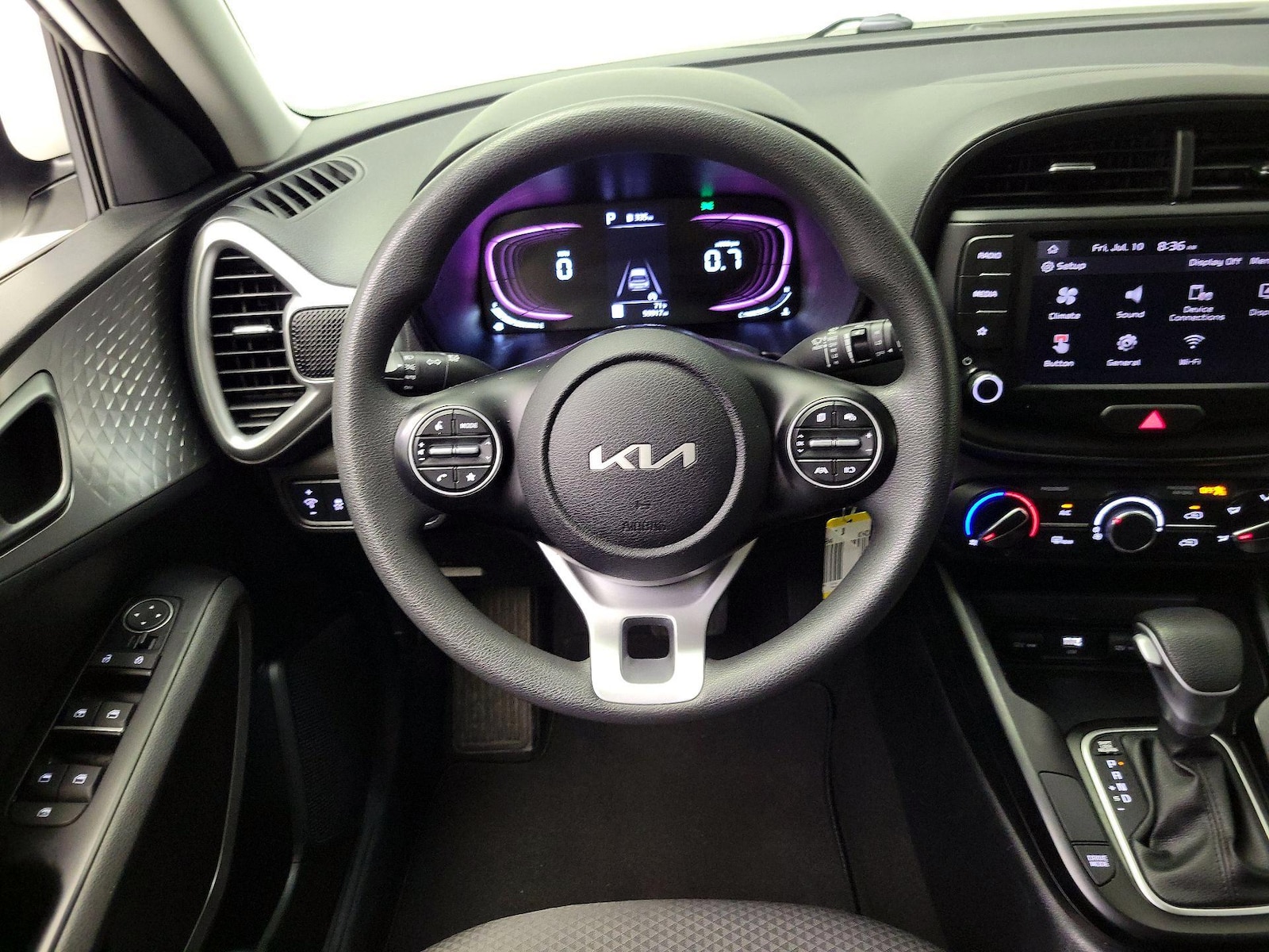2023 Kia Soul LX - Photo 11