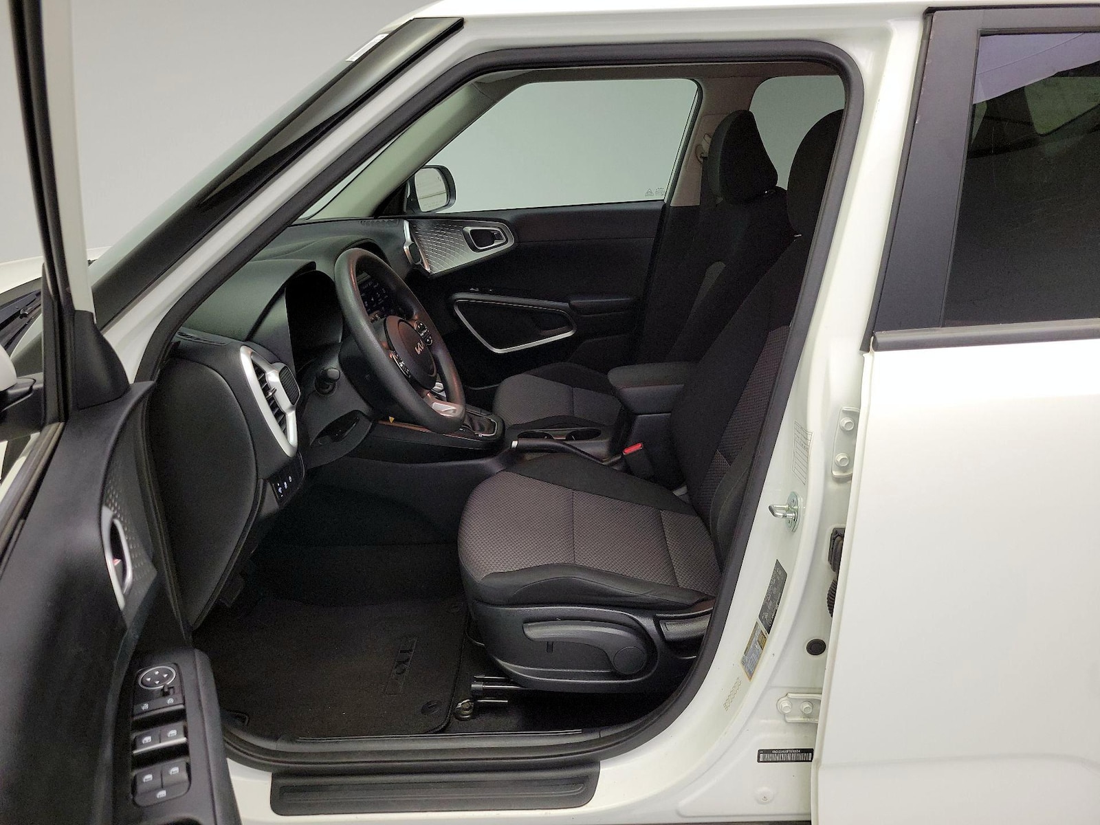 2023 Kia Soul LX - Photo 12