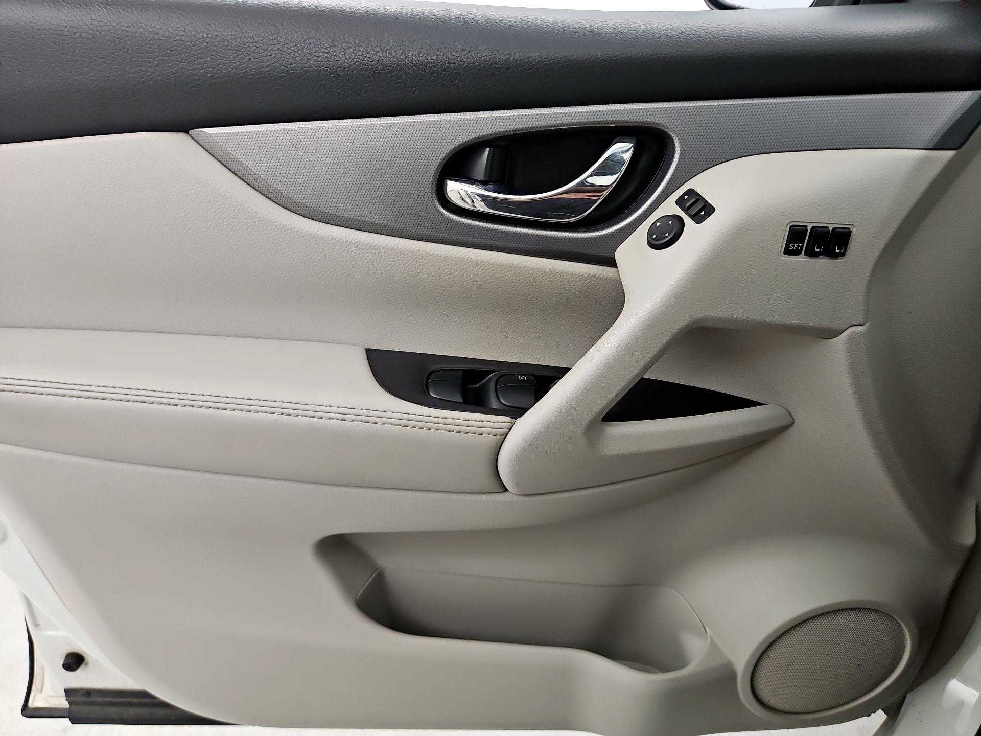Thumbnail: 2020 Nissan Rogue Sport - 12