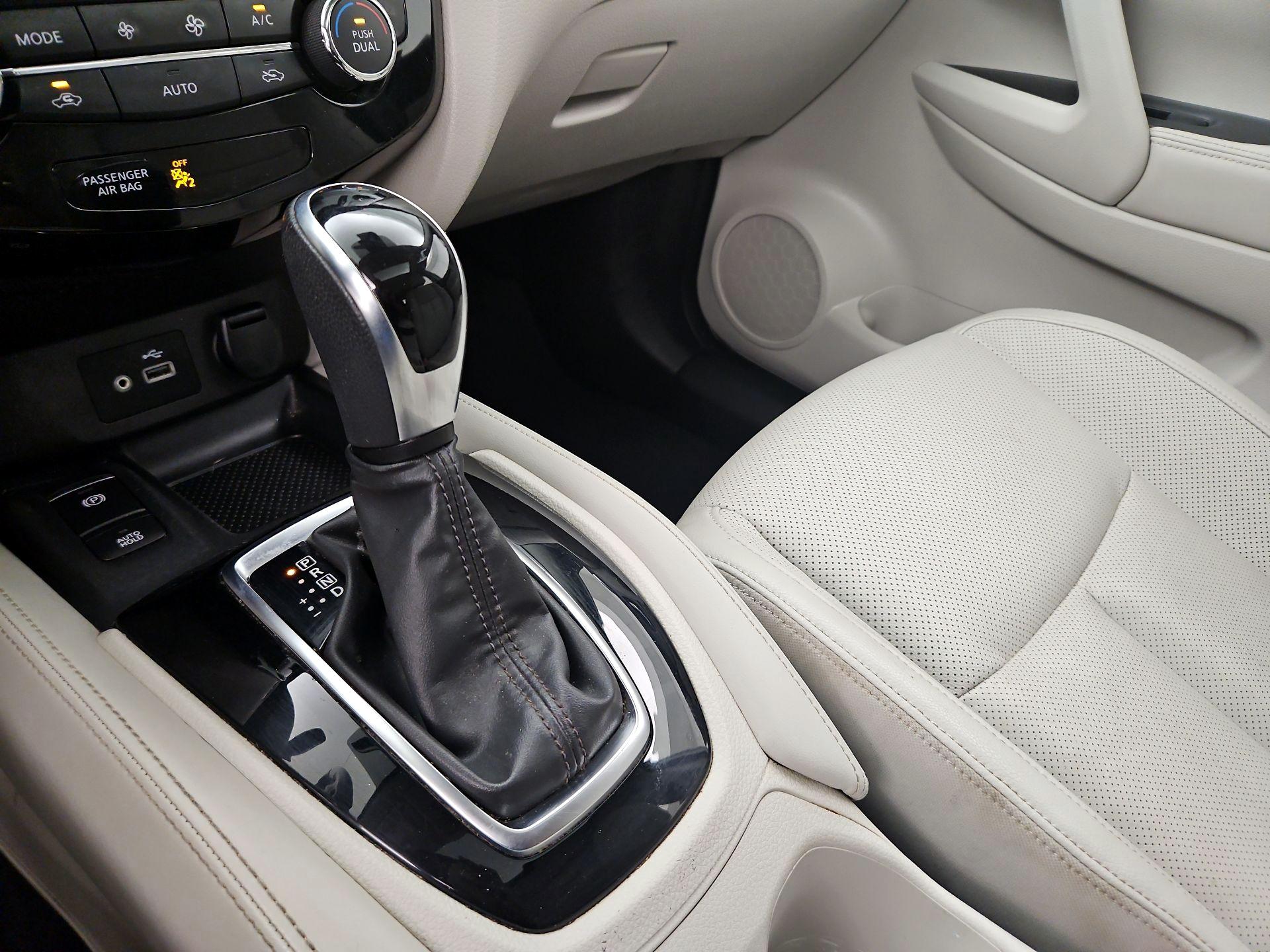 Thumbnail: 2020 Nissan Rogue Sport - 17