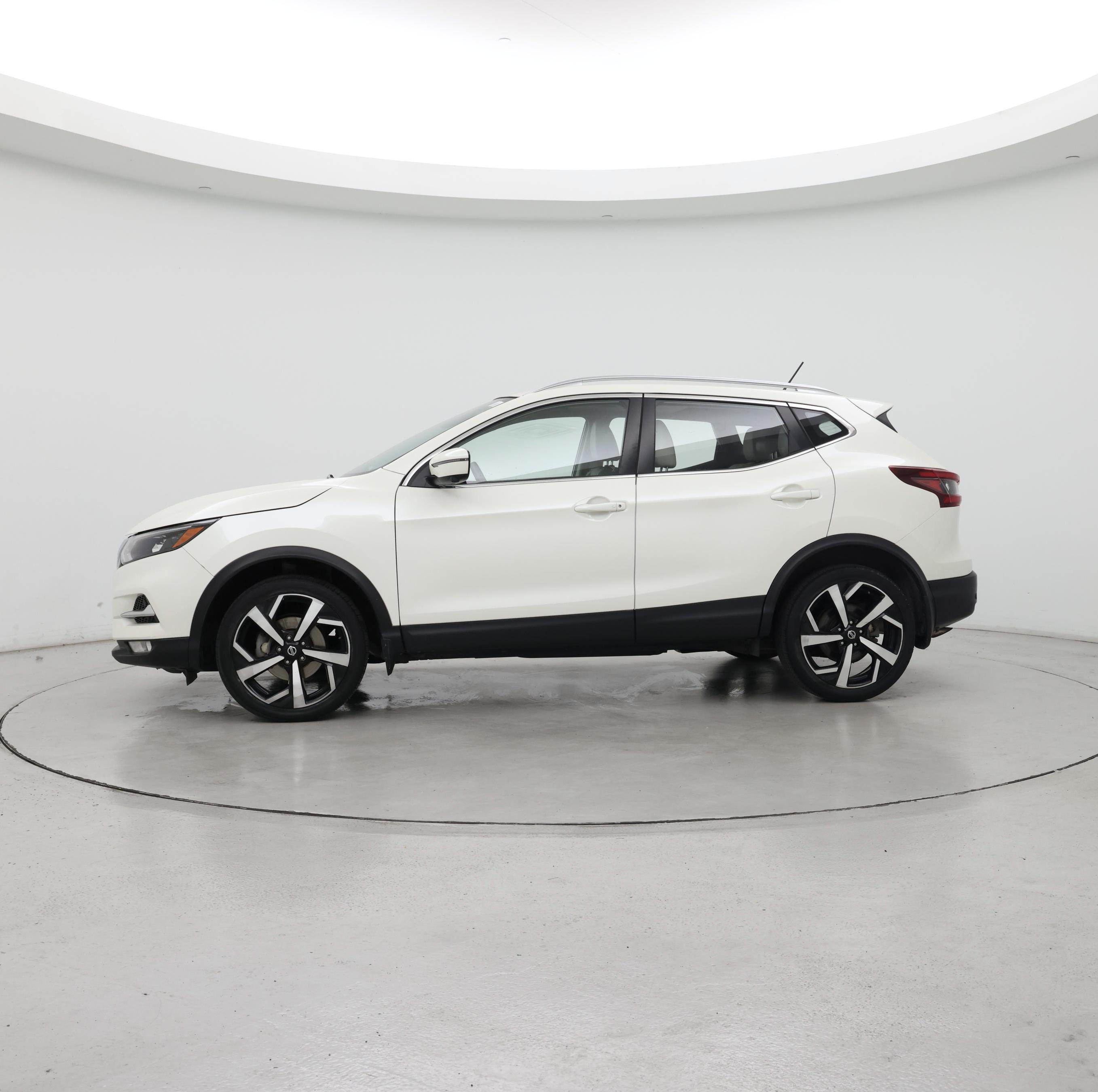 Thumbnail: 2020 Nissan Rogue Sport - 3