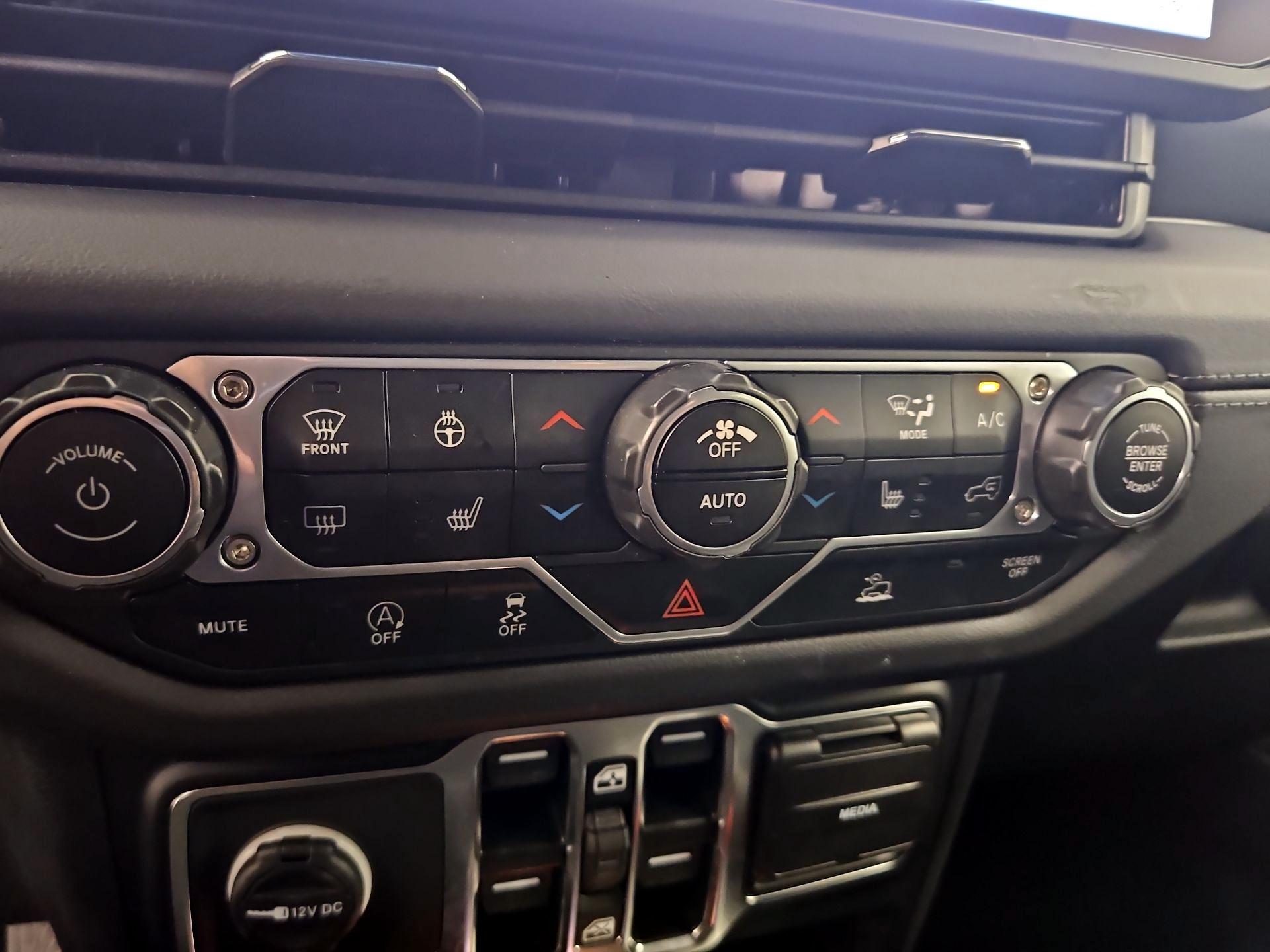 Thumbnail: 2024 Jeep Wrangler - 17