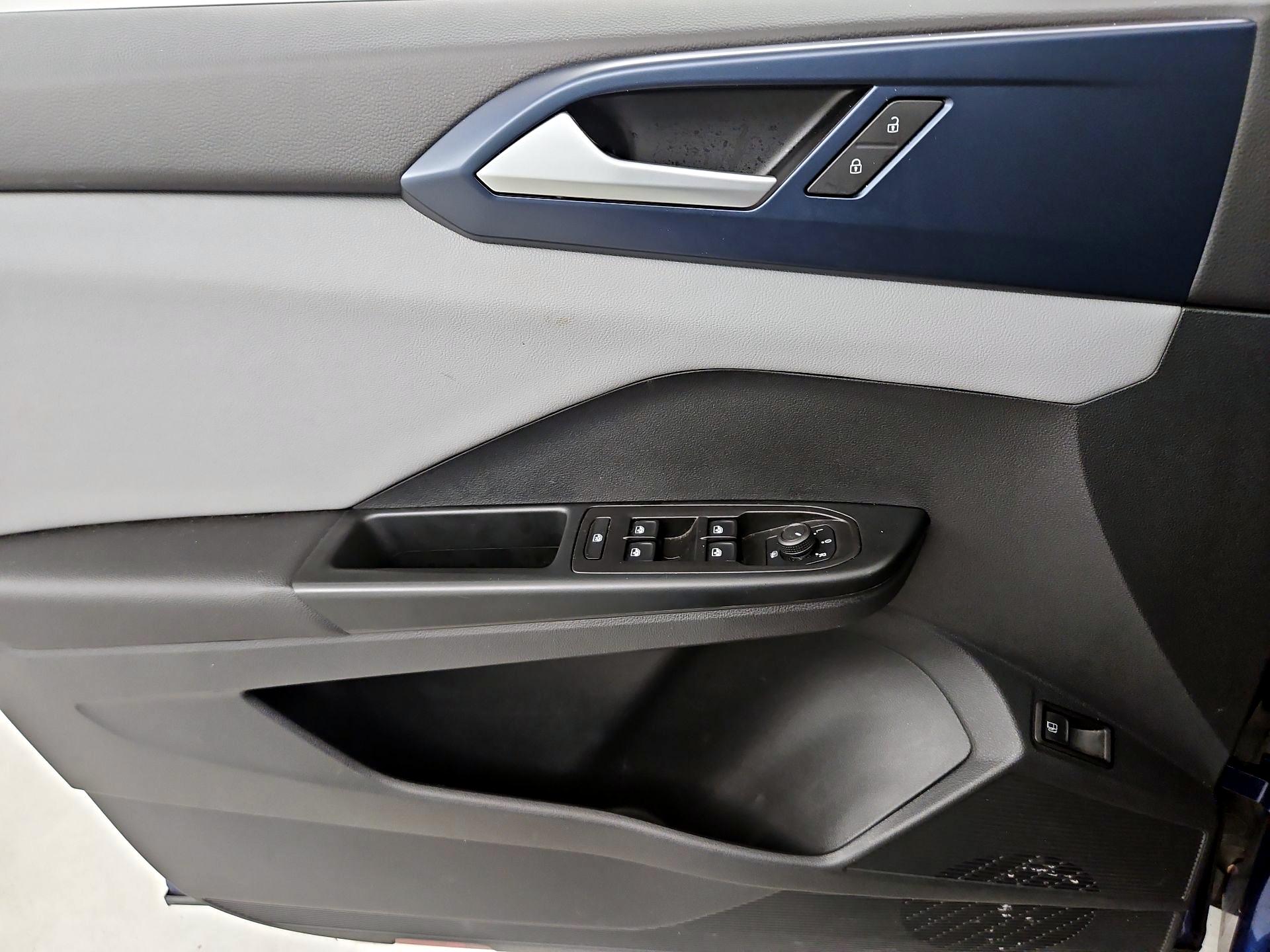 Thumbnail: 2023 Volkswagen Taos - 12