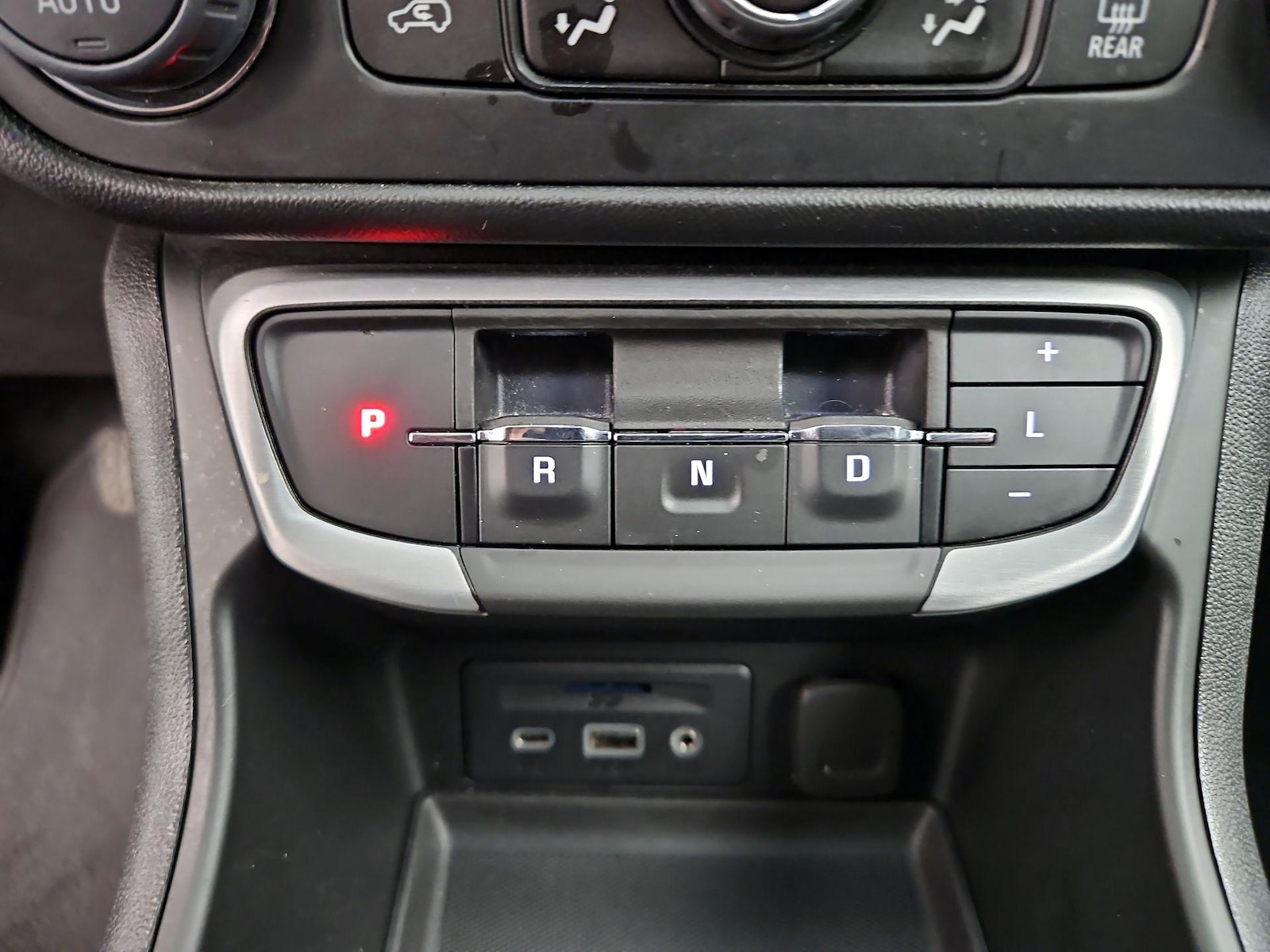 2024 GMC Terrain SLT - Photo 18