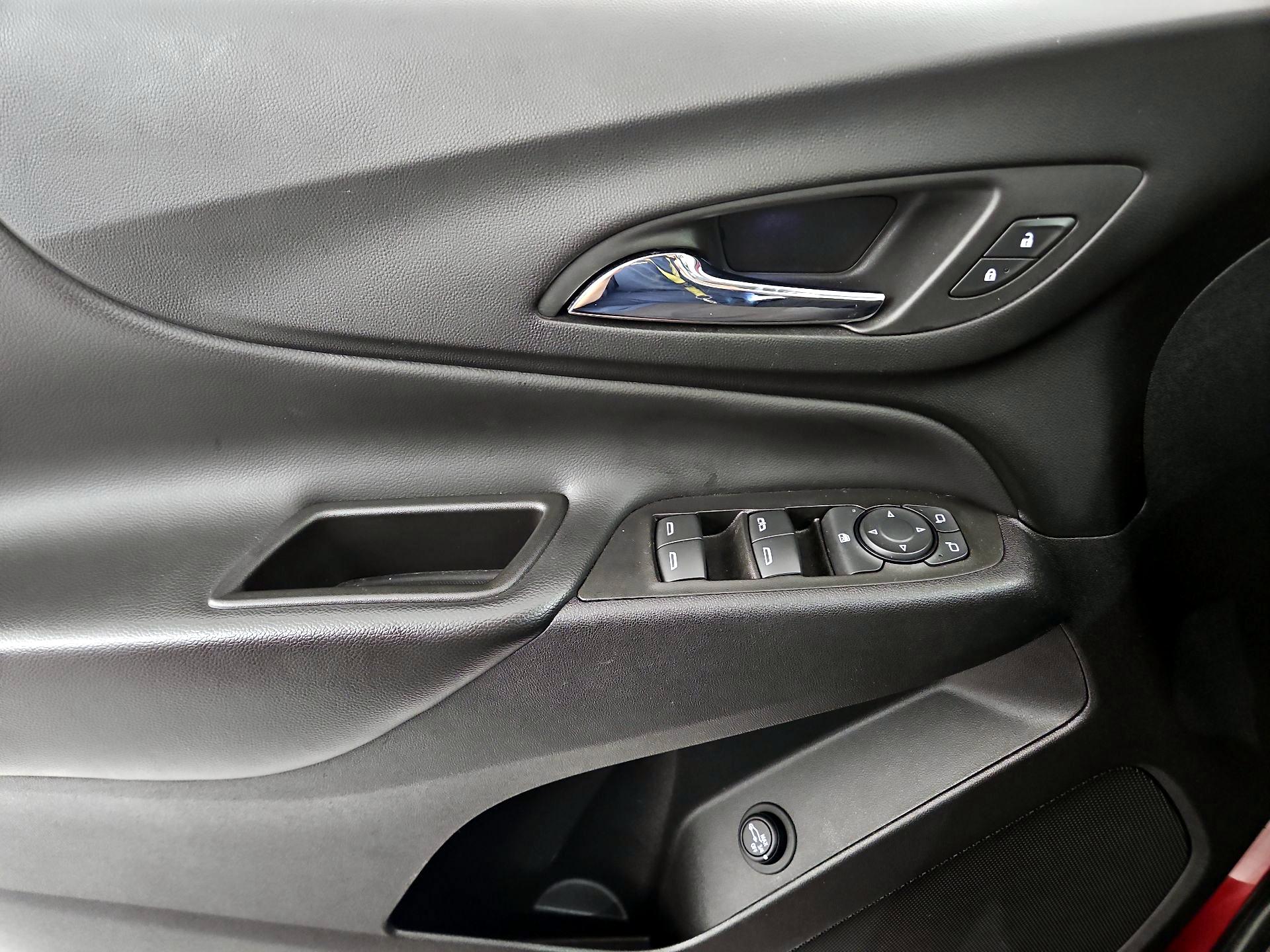 Thumbnail: 2022 Chevrolet Equinox - 10