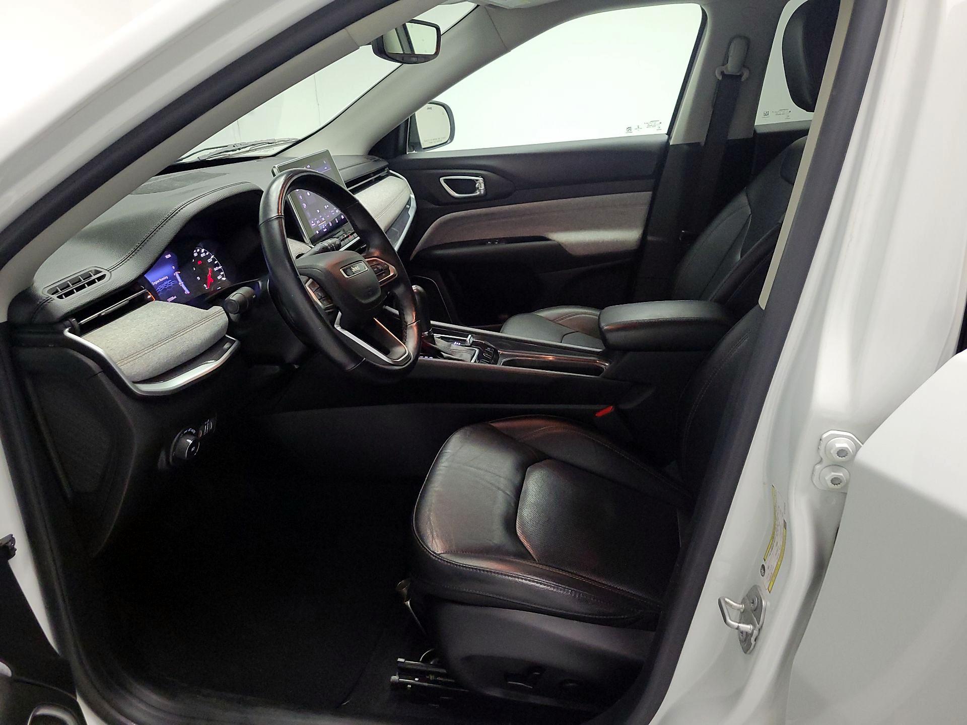 Thumbnail: 2022 Jeep Compass - 11