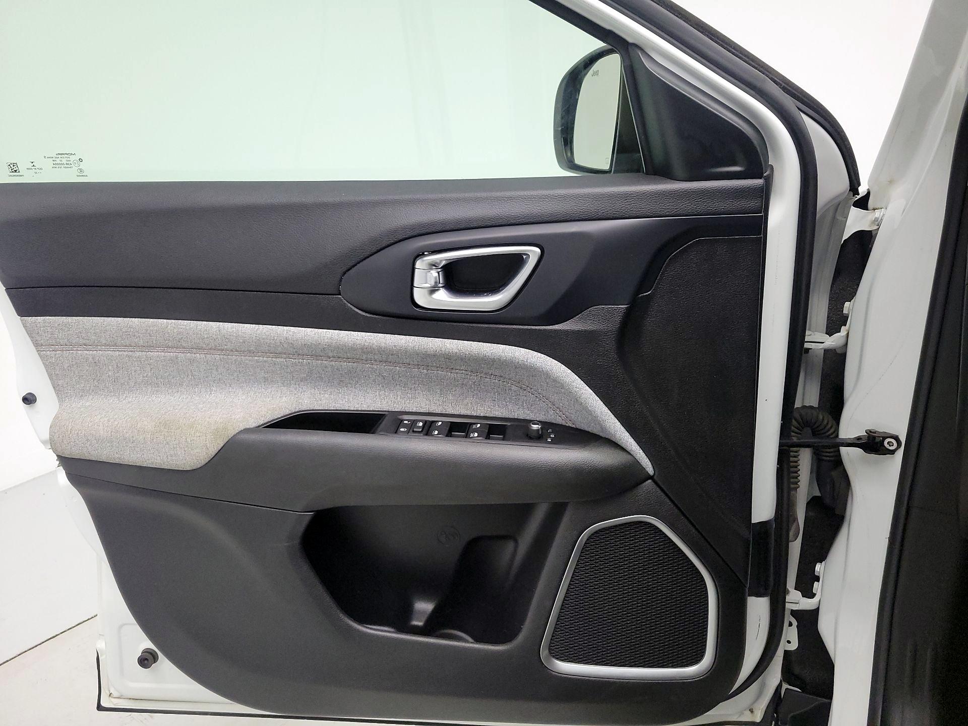 Thumbnail: 2022 Jeep Compass - 12