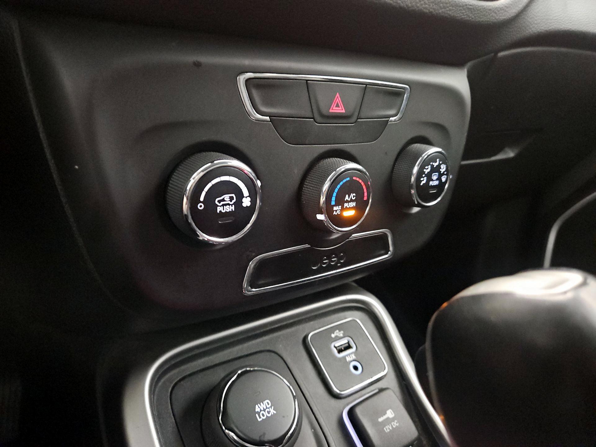 Thumbnail: 2018 Jeep Compass - 14