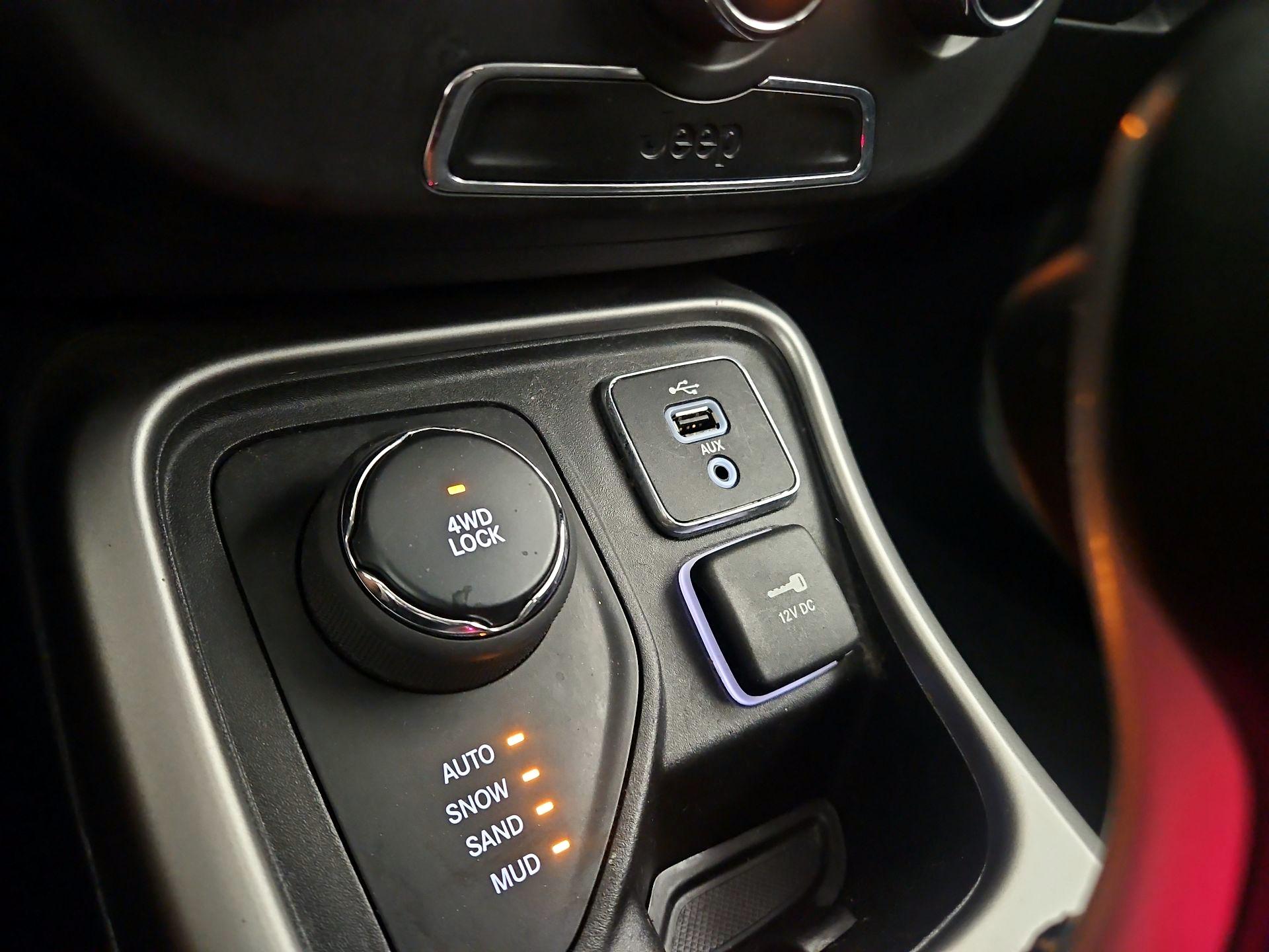 Thumbnail: 2018 Jeep Compass - 16