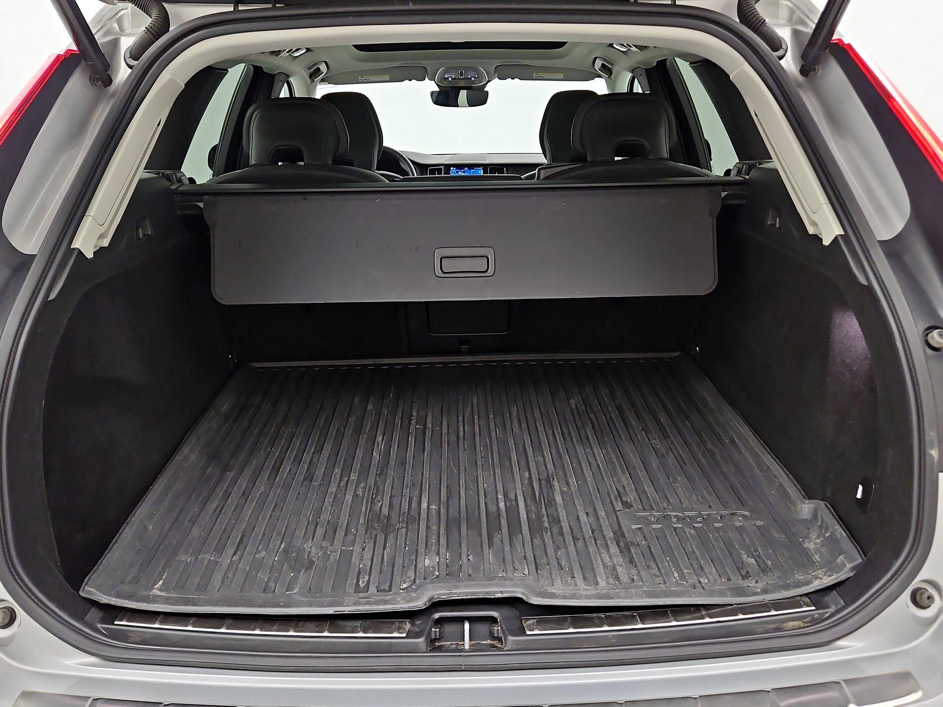 Thumbnail: 2023 Volvo XC60 - 20
