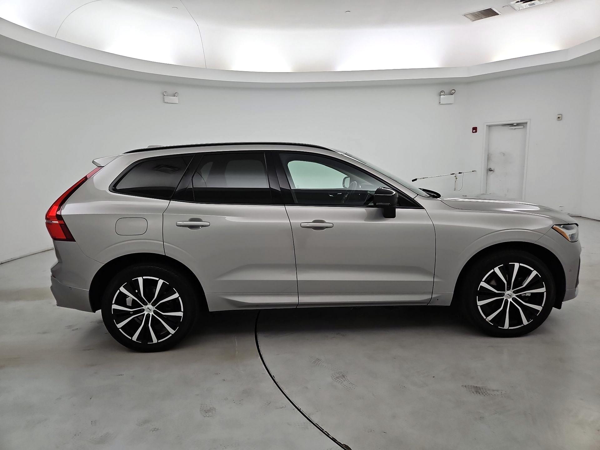 Thumbnail: 2023 Volvo XC60 - 4