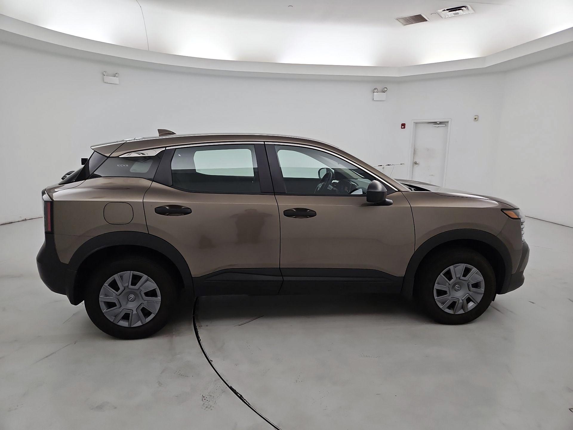 Thumbnail: 2025 Nissan Kicks - 4