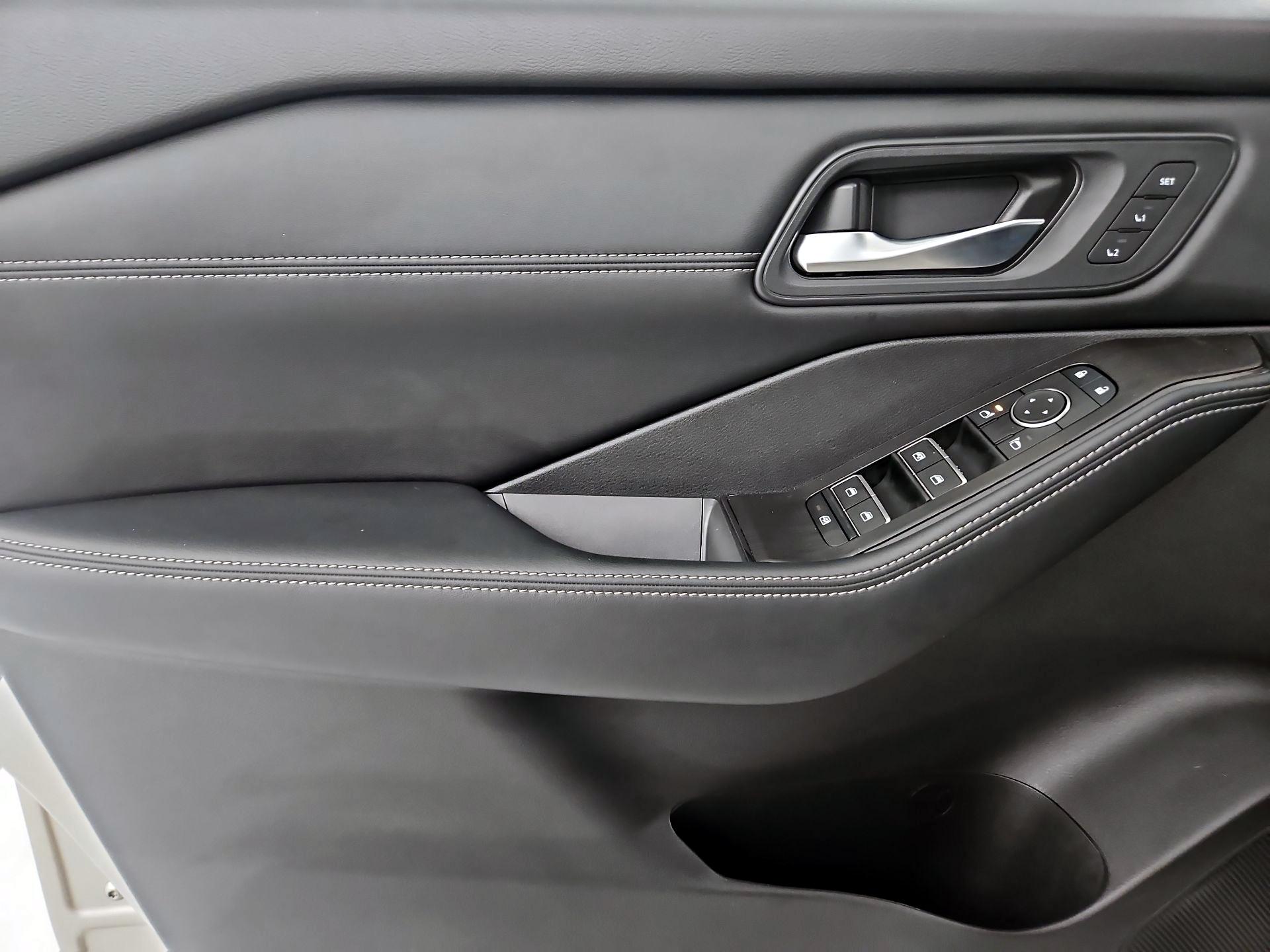 Thumbnail: 2025 Nissan Rogue - 10
