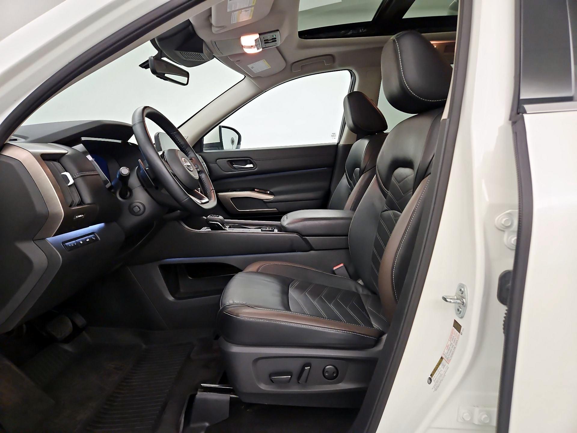 Thumbnail: 2024 Nissan Pathfinder - 9
