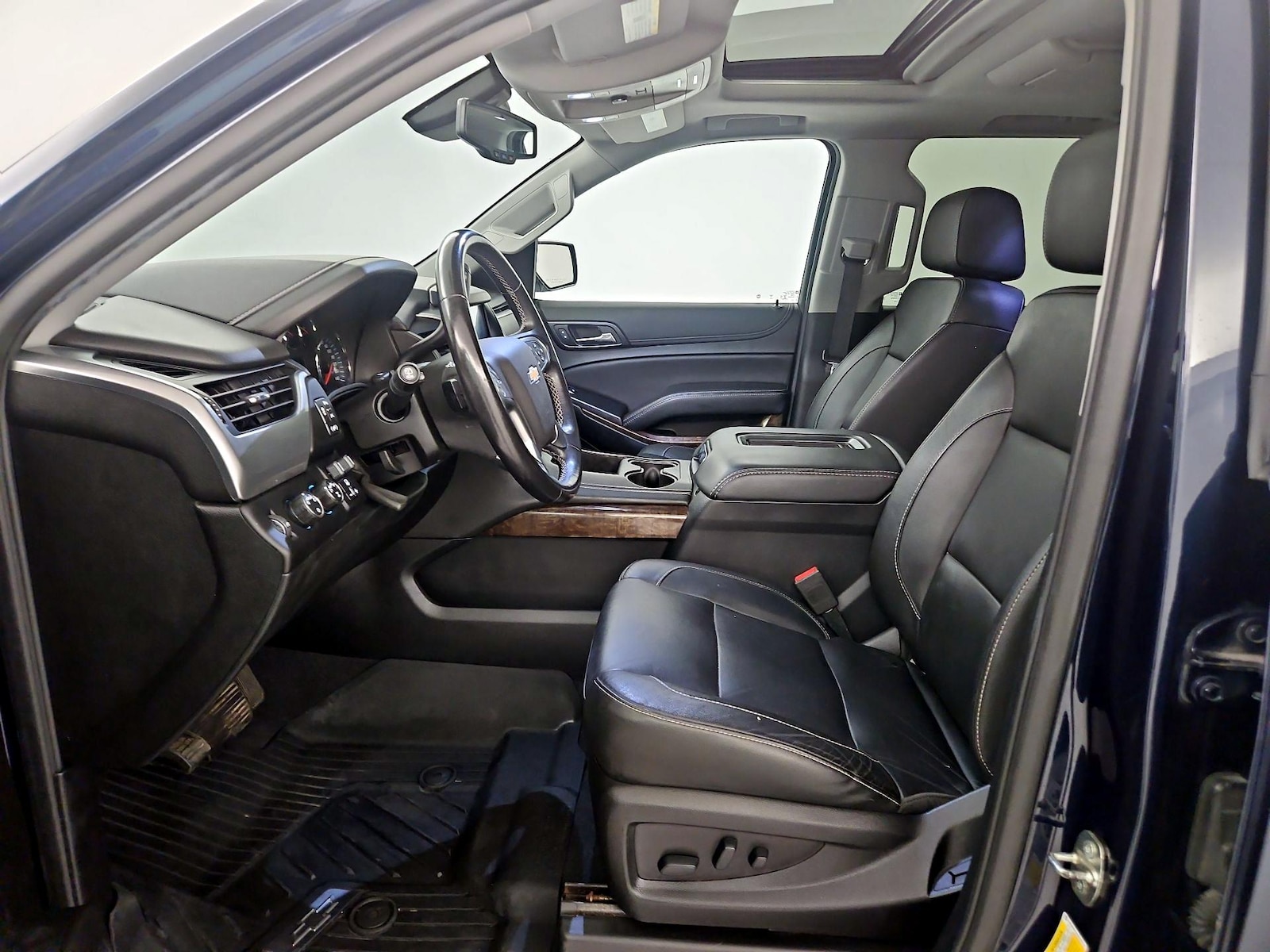 2020 Chevrolet Suburban LT - Photo 10