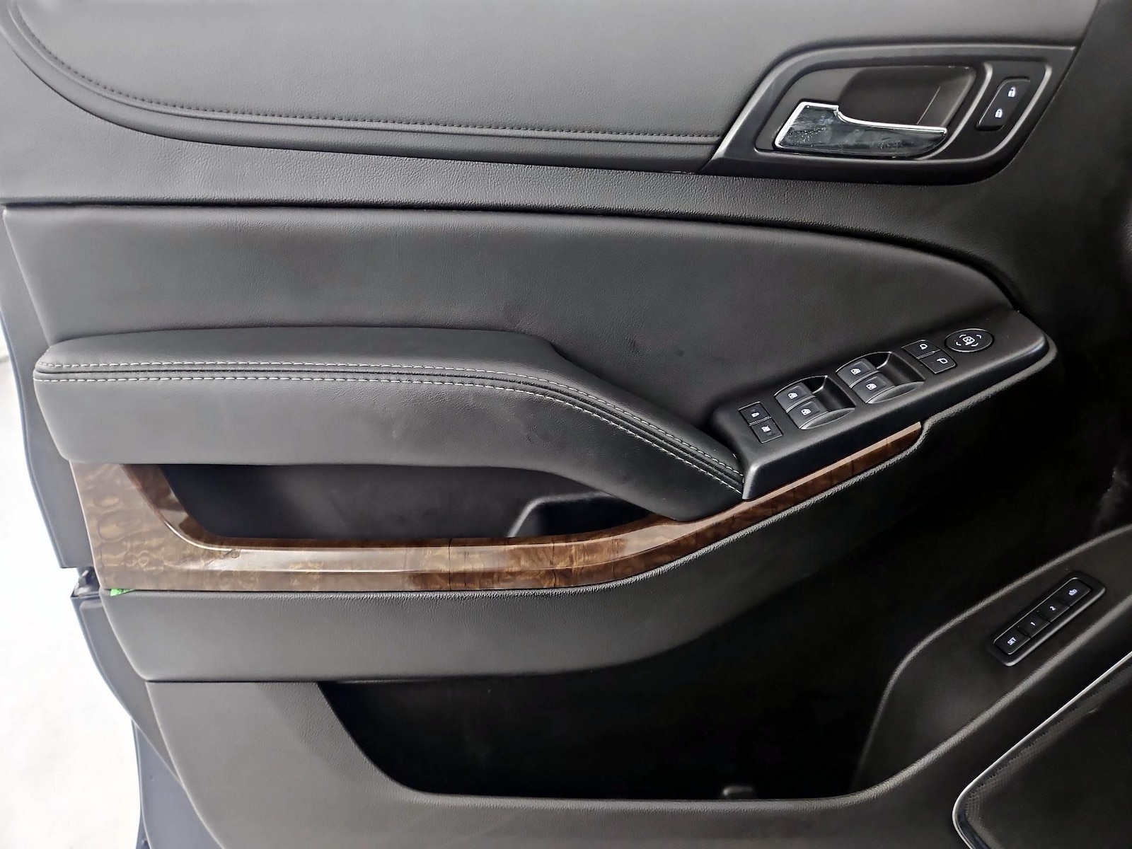 2020 Chevrolet Suburban LT - Photo 11