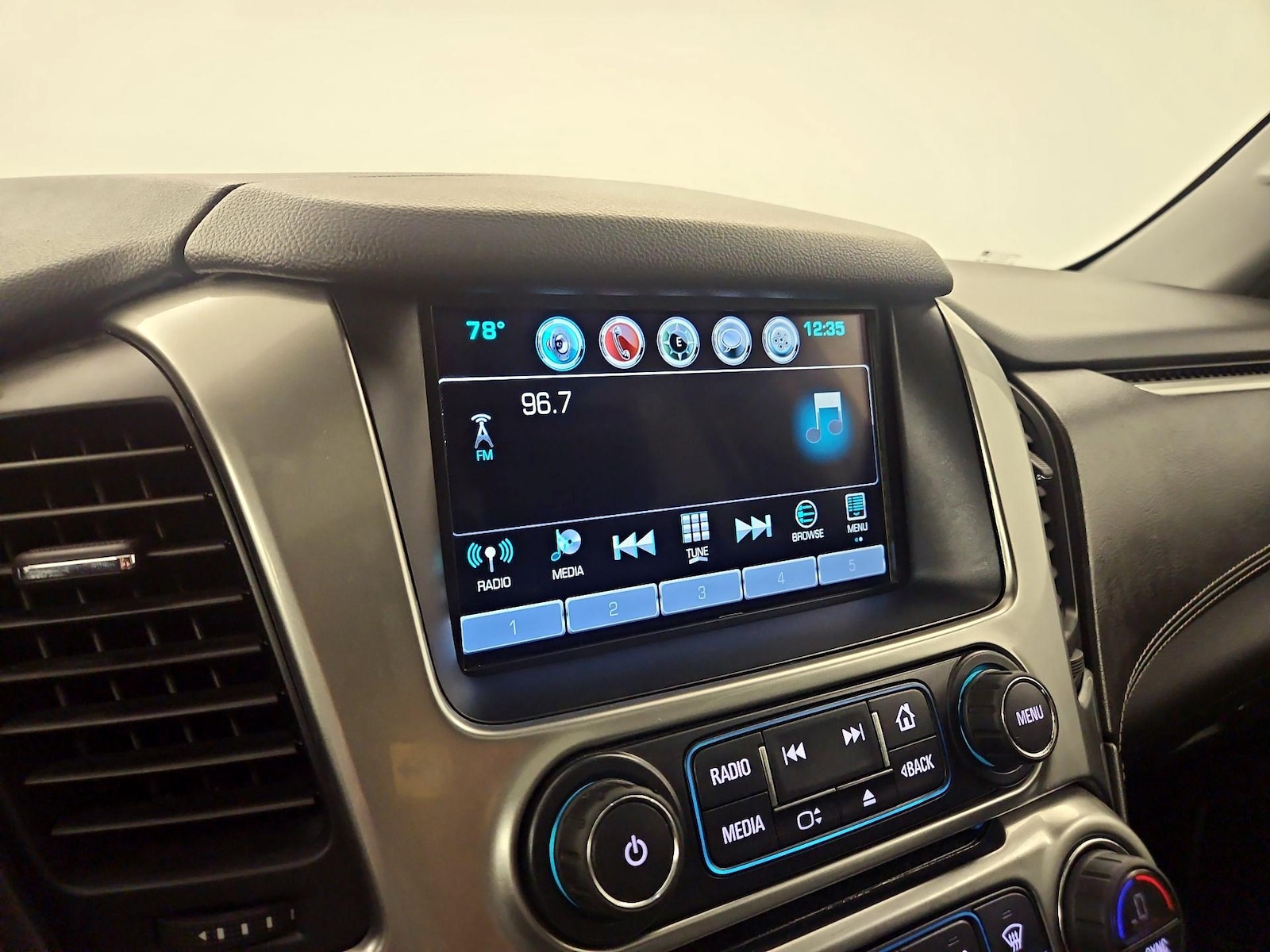 2020 Chevrolet Suburban LT - Photo 14