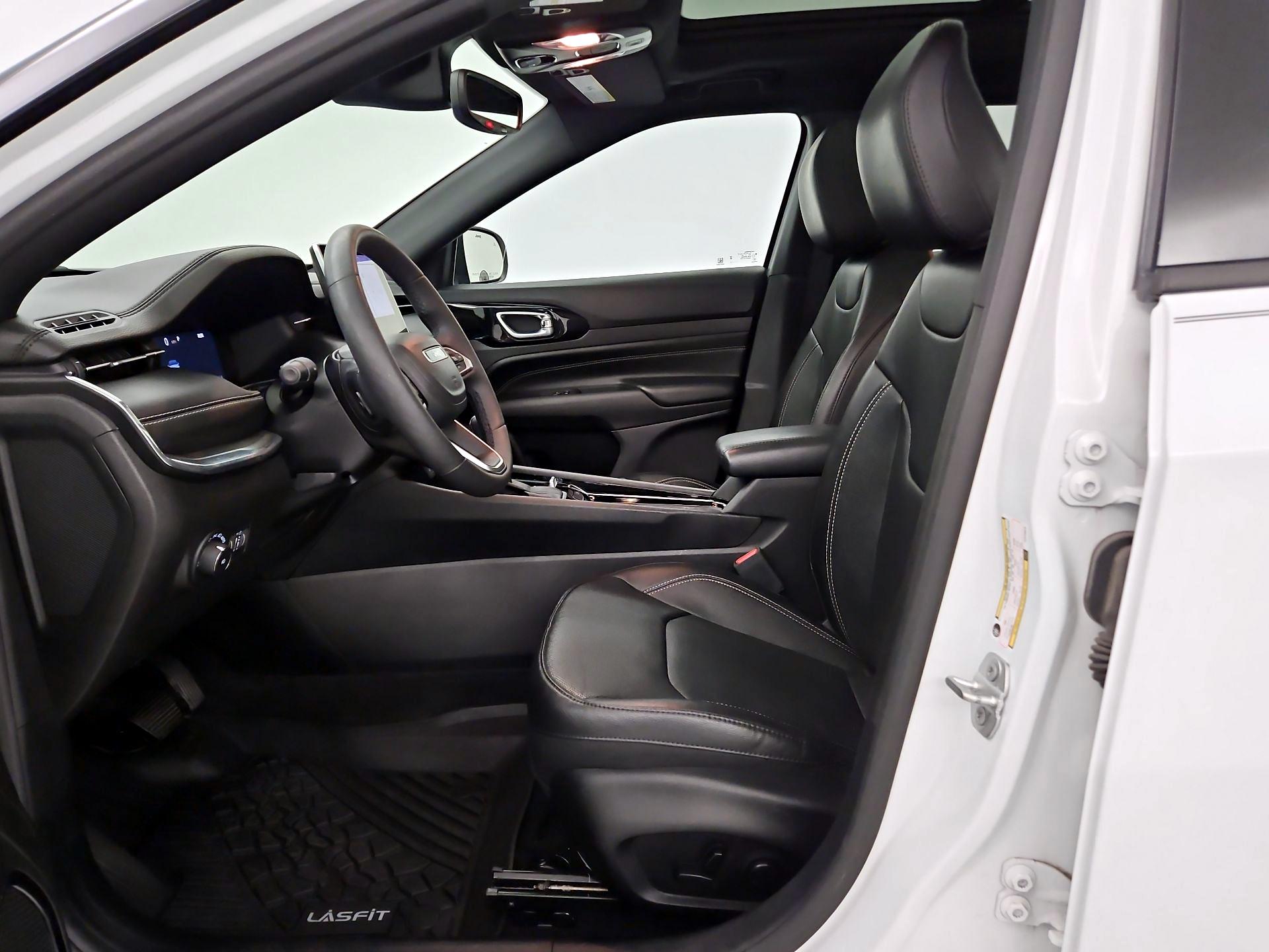 Thumbnail: 2023 Jeep Compass - 9