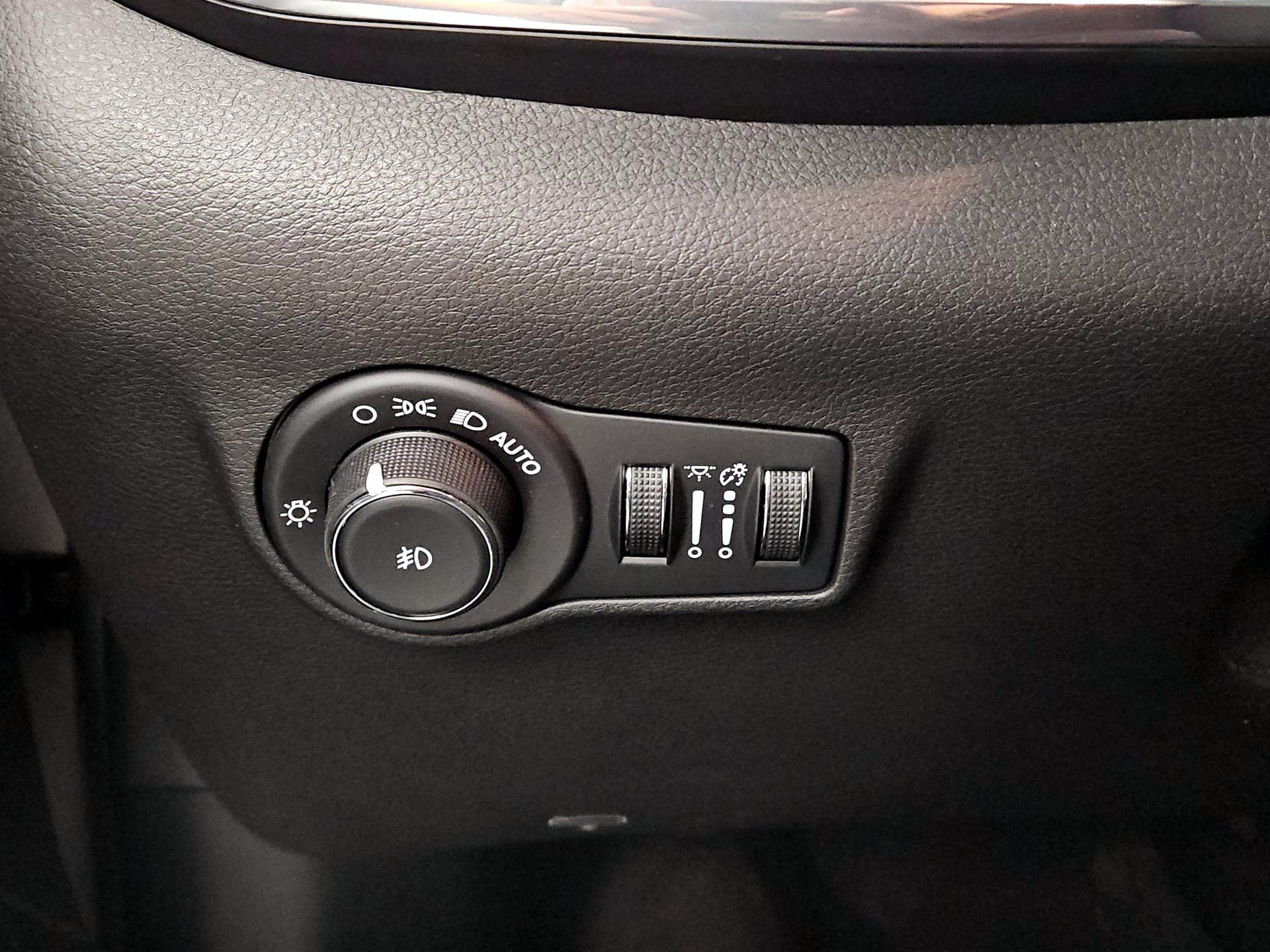 Thumbnail: 2023 Jeep Compass - 11