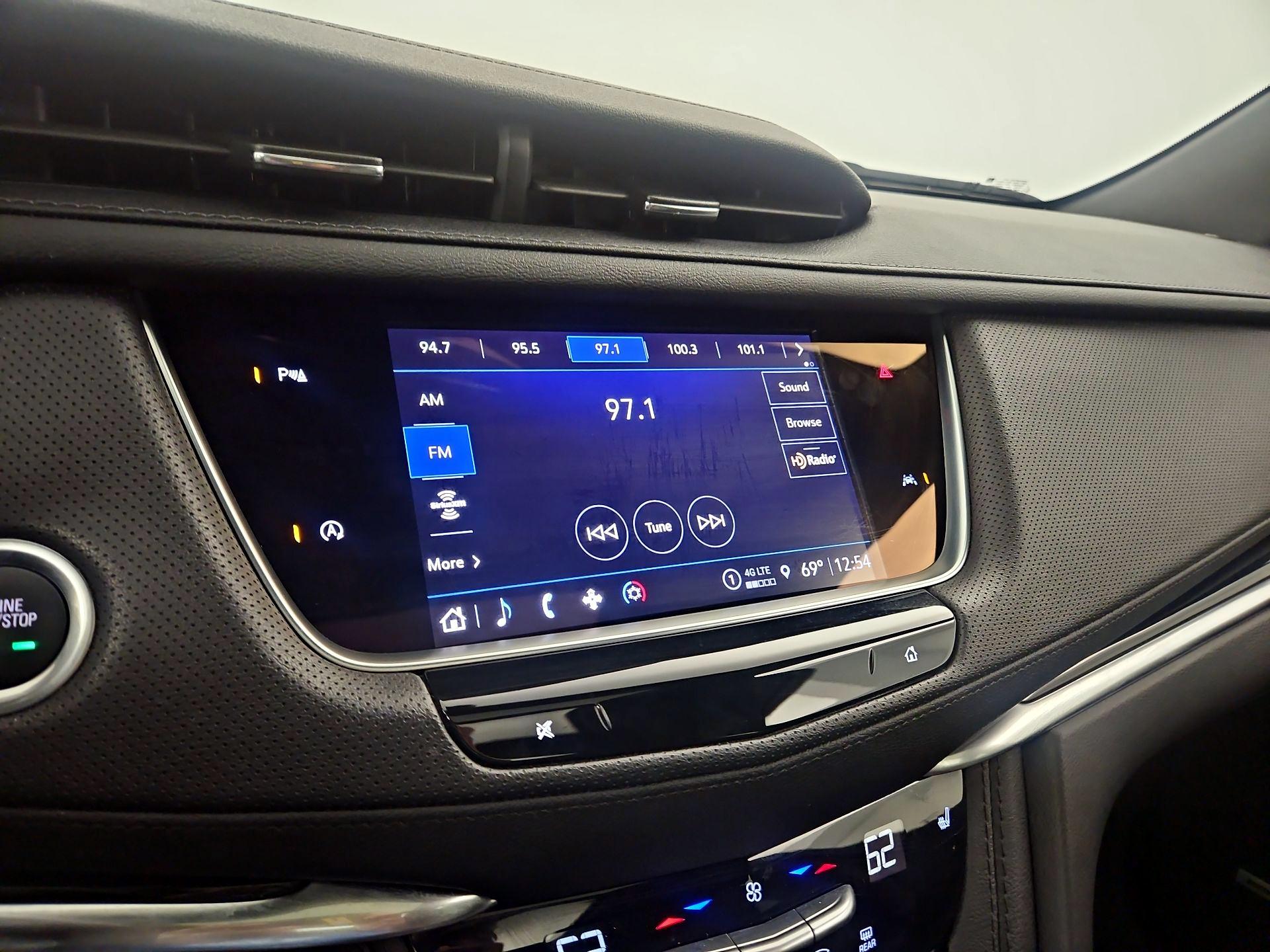 Thumbnail: 2024 Cadillac XT6 - 13