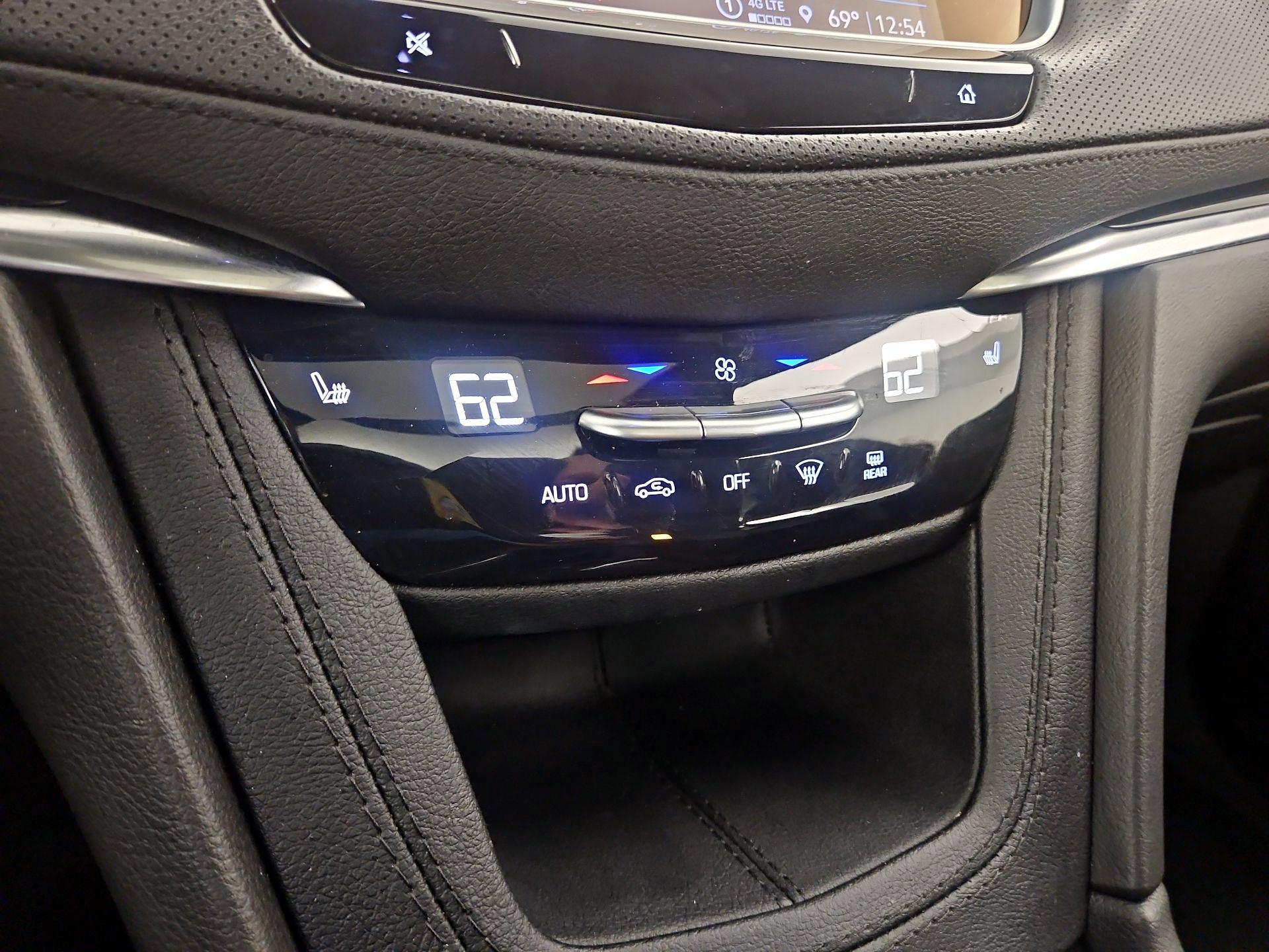 Thumbnail: 2024 Cadillac XT6 - 14