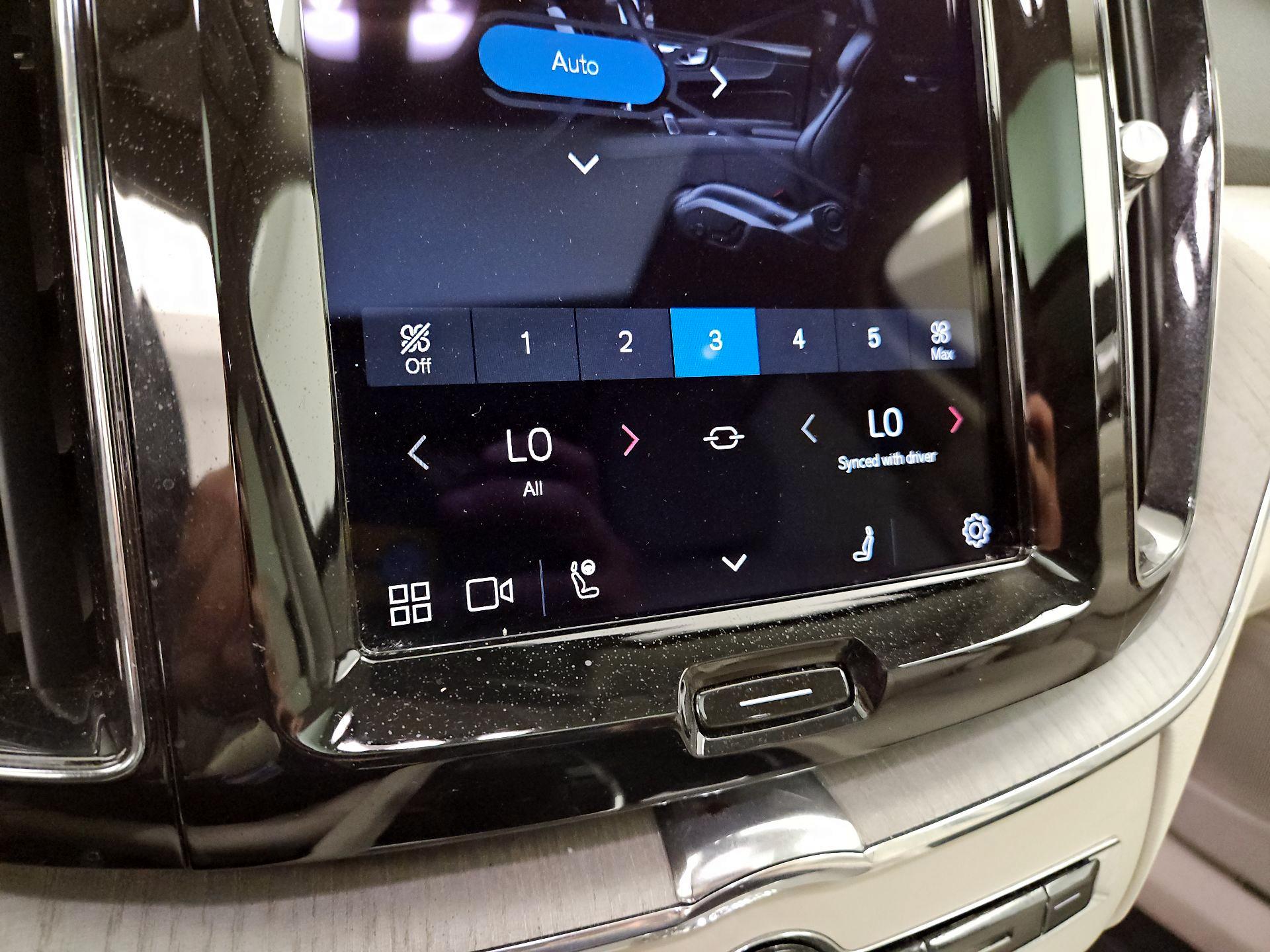 Thumbnail: 2023 Volvo XC60 - 15