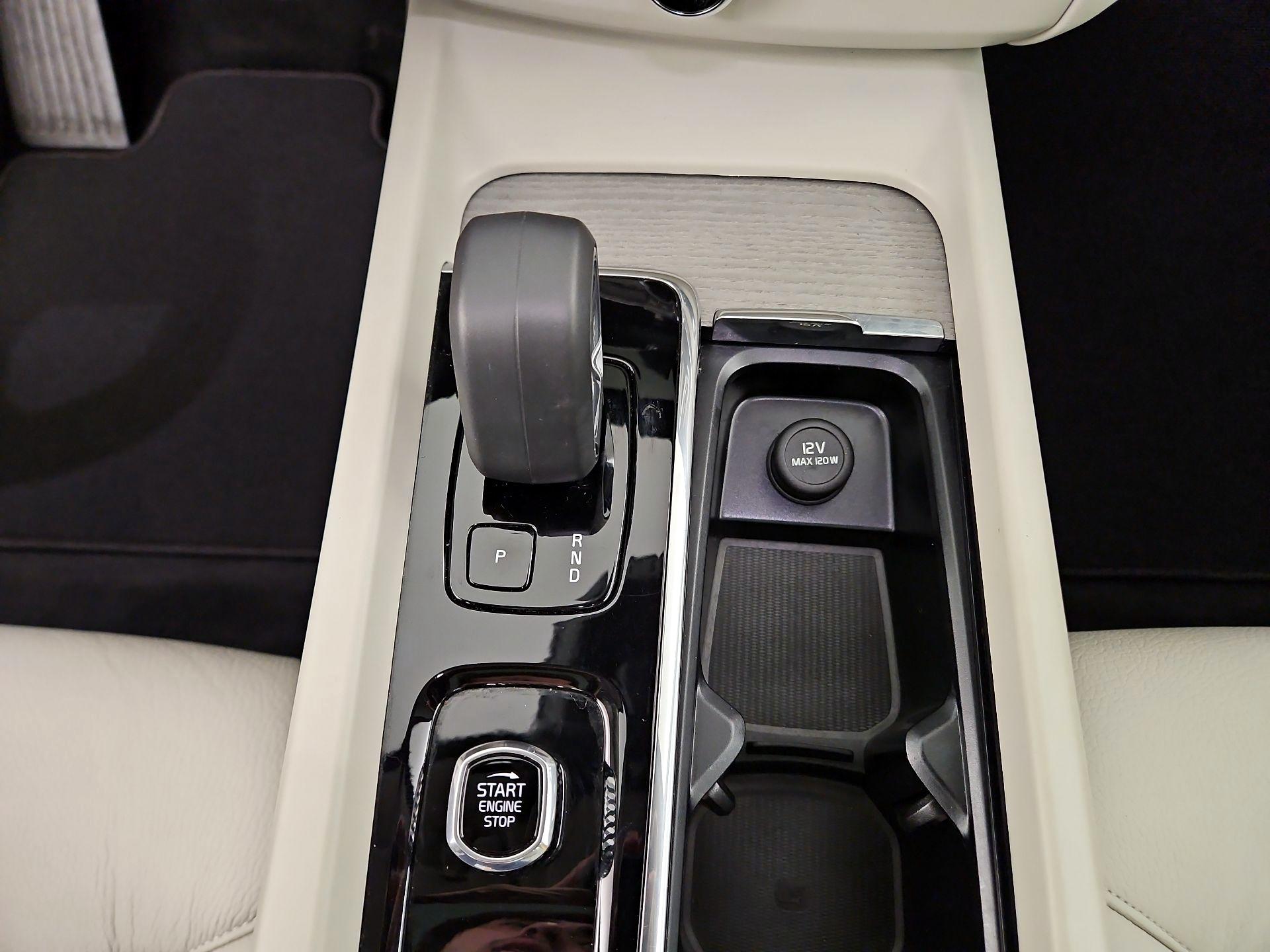 Thumbnail: 2023 Volvo XC60 - 16