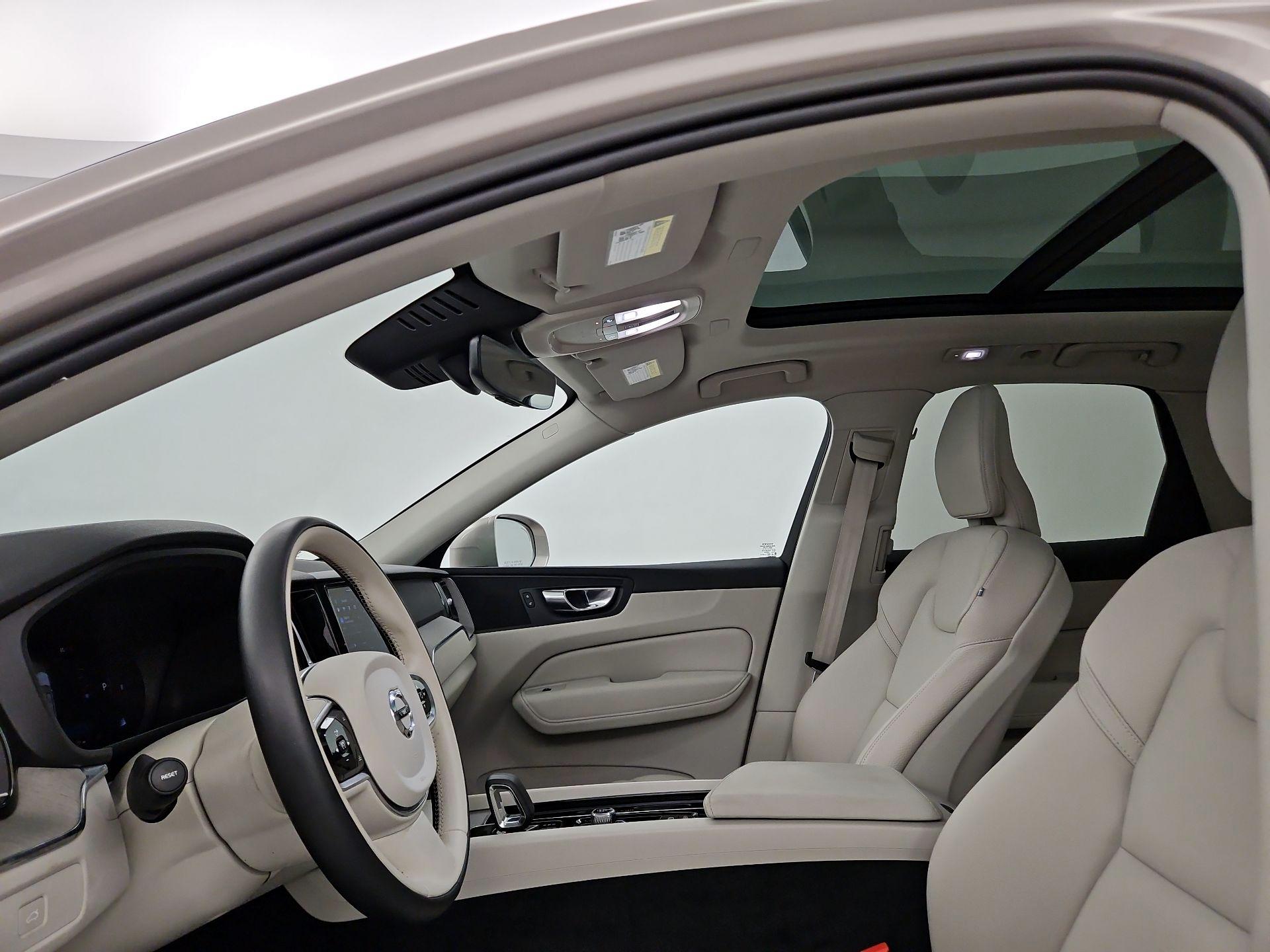 Thumbnail: 2023 Volvo XC60 - 18