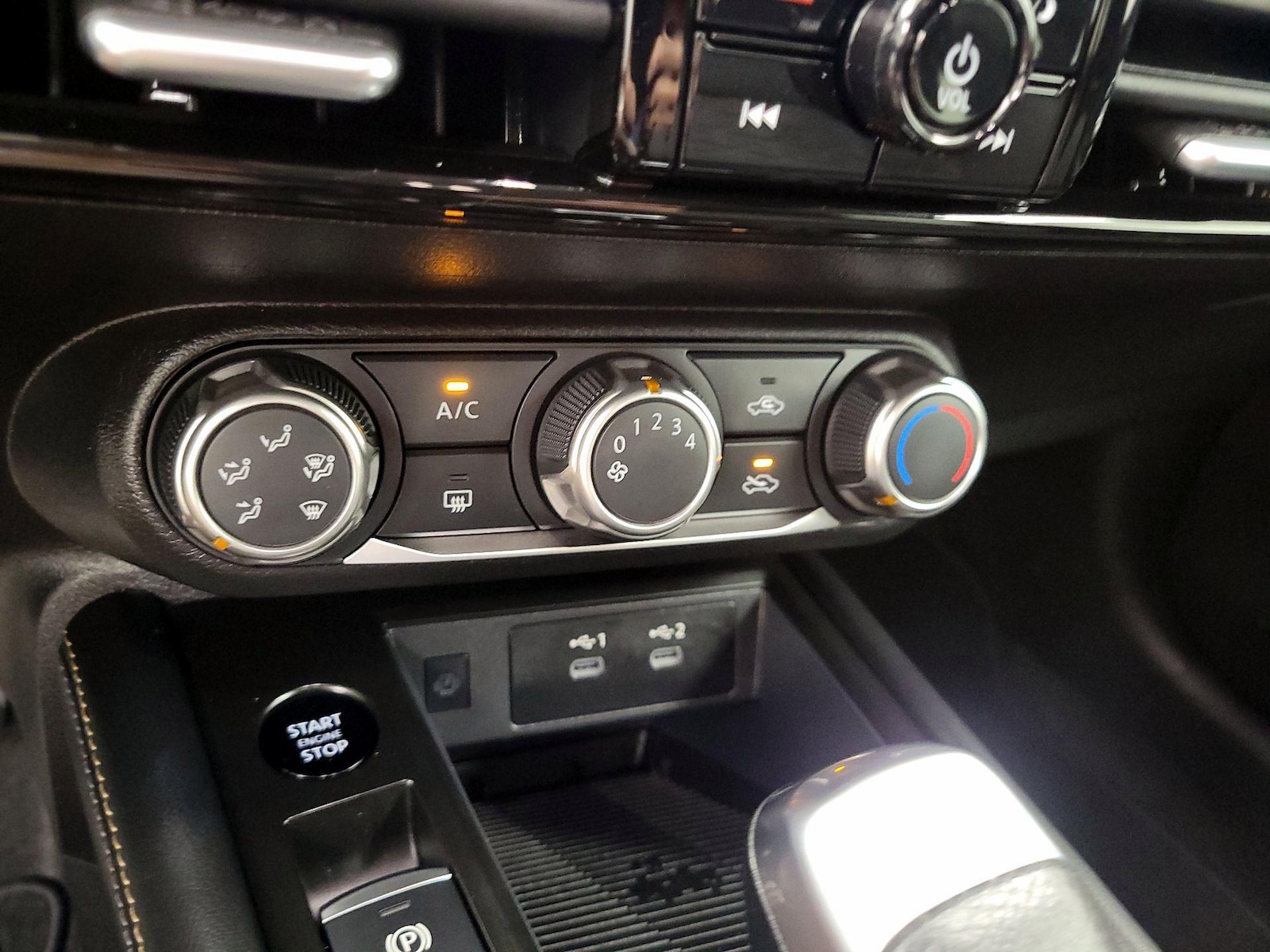 2025 Nissan Kicks SV AWD - Photo 14