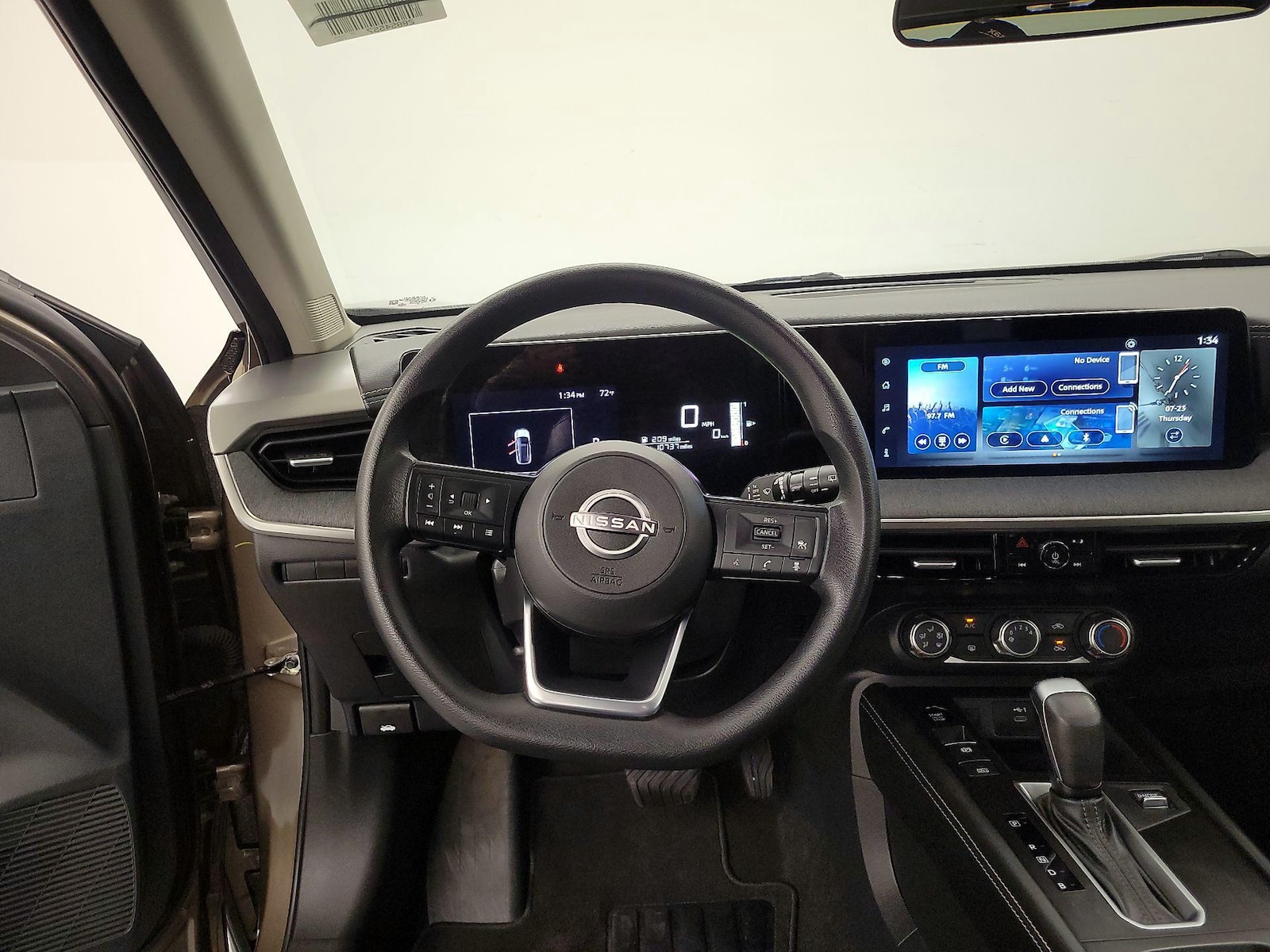 2025 Nissan Kicks SV AWD - Photo 9