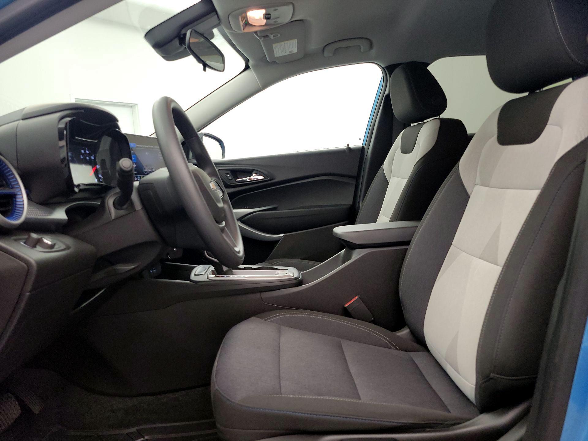 Thumbnail: 2025 Chevrolet Trax - 11