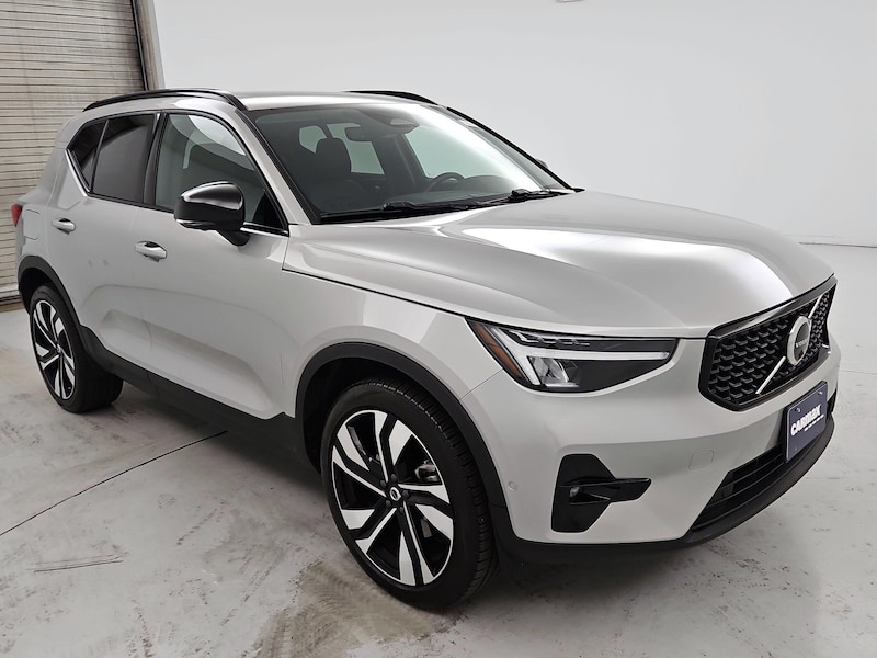 2025 Volvo XC40 B5 Plus Dark Theme