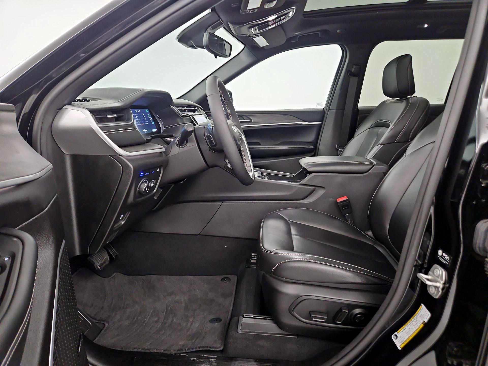 Thumbnail: 2024 Jeep Grand Cherokee - 9