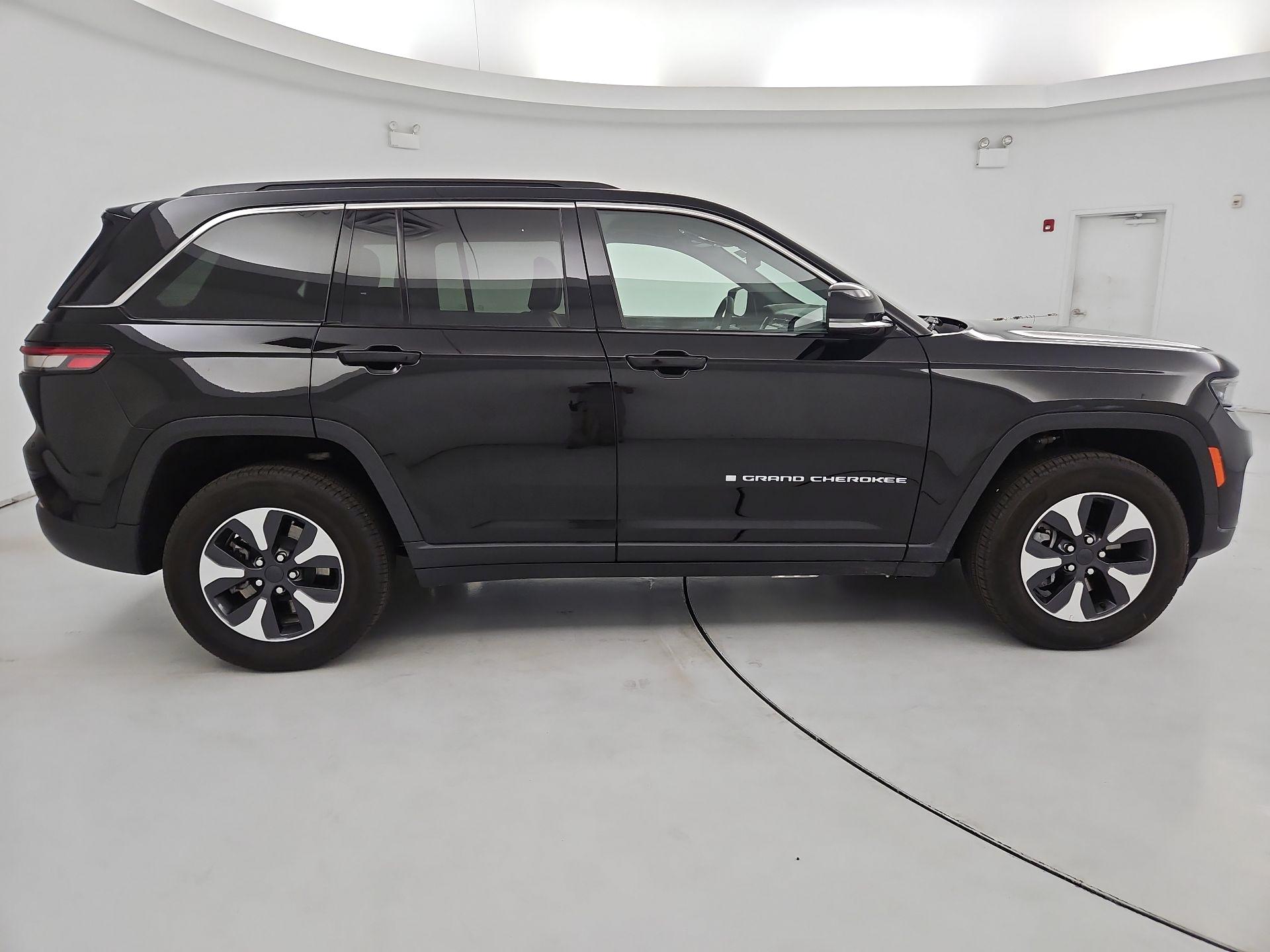 Thumbnail: 2024 Jeep Grand Cherokee - 4
