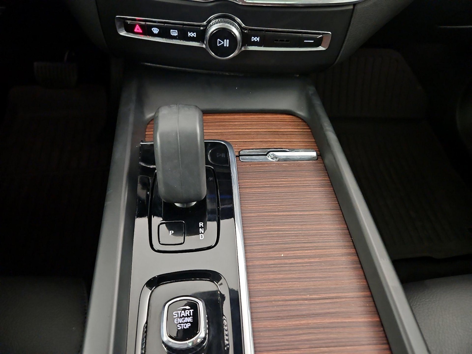 2024 Volvo XC60 Plus - Photo 16