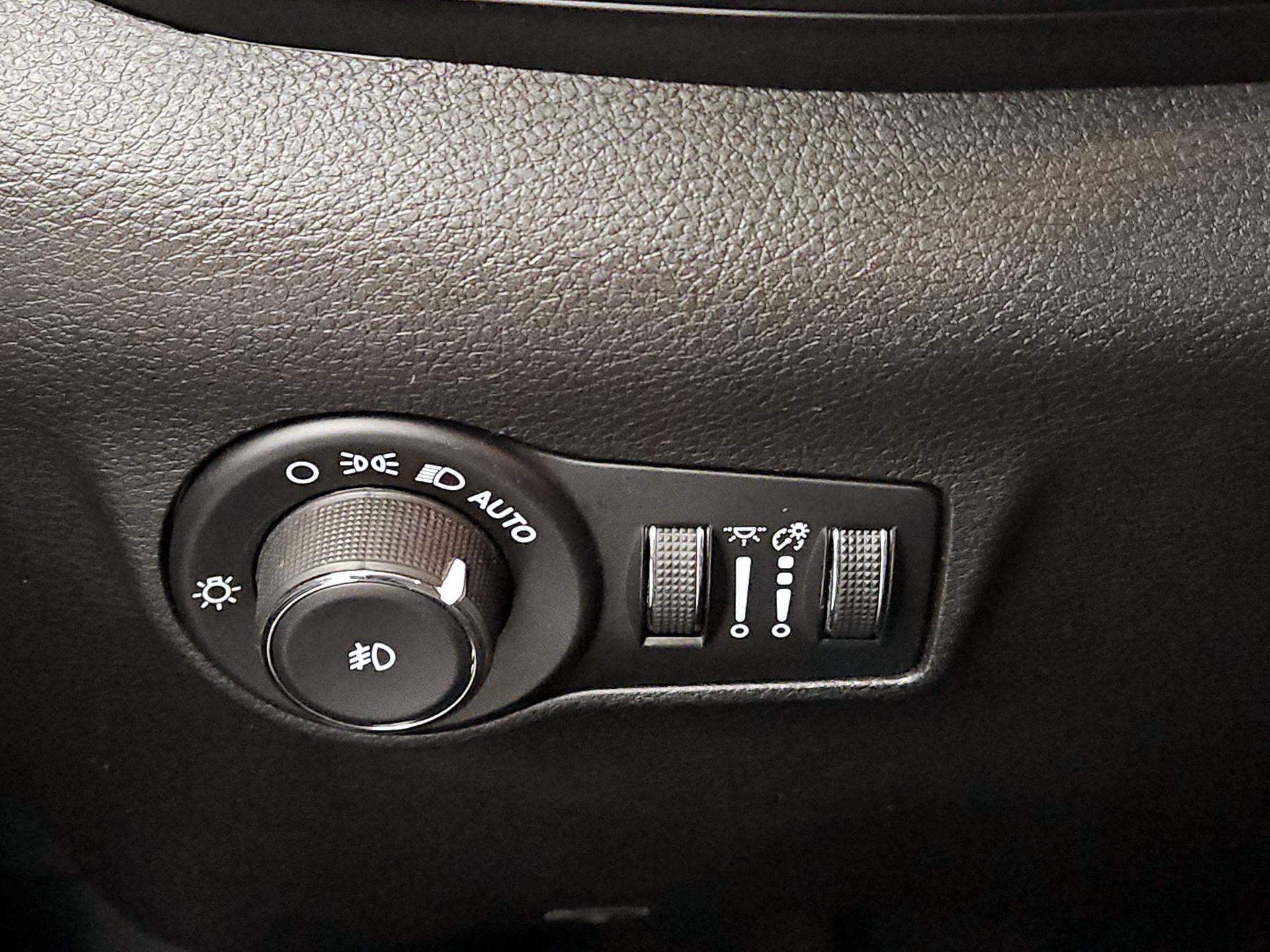 Thumbnail: 2023 Jeep Compass - 11