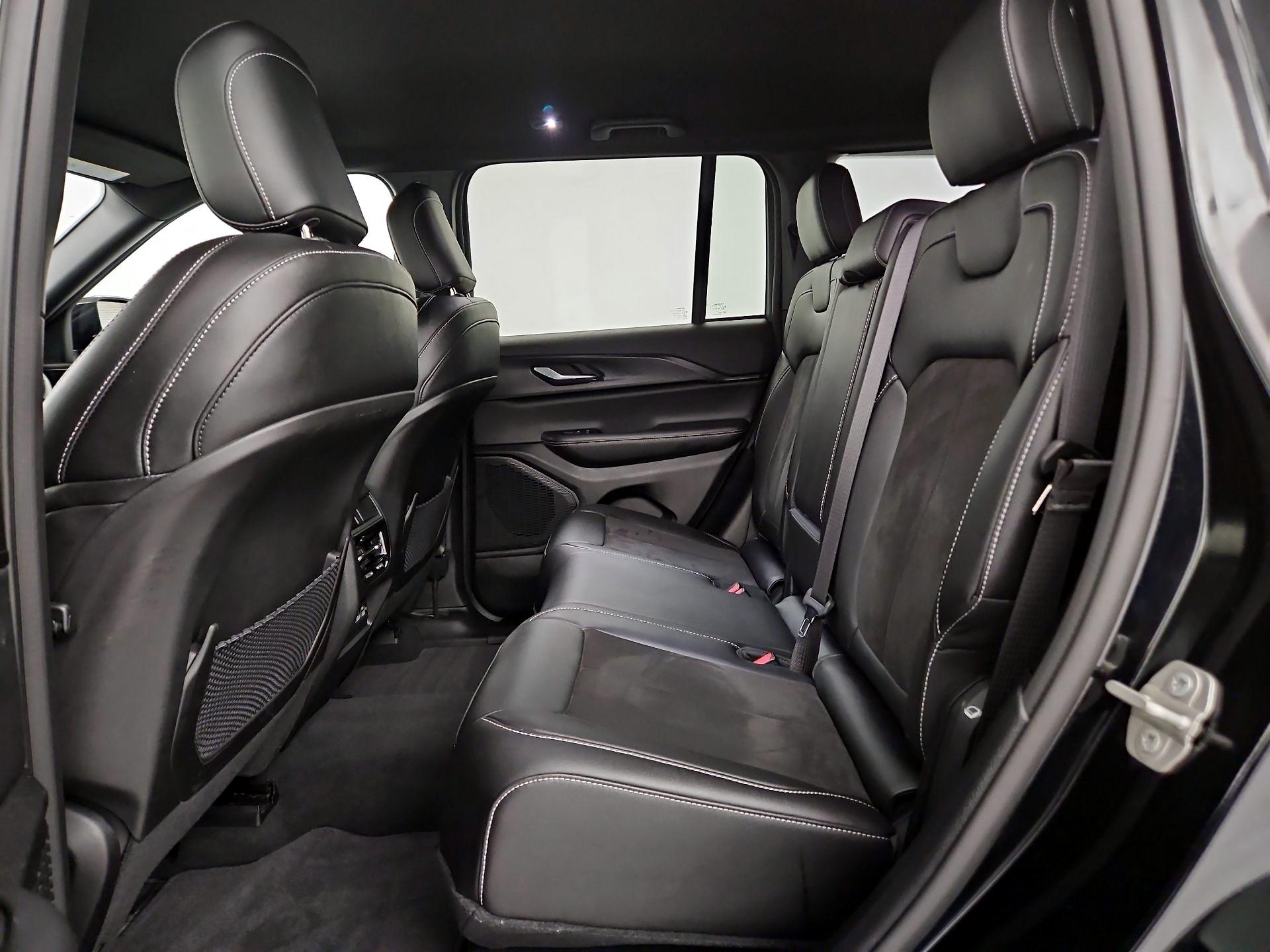 Thumbnail: 2023 Jeep Grand Cherokee - 17
