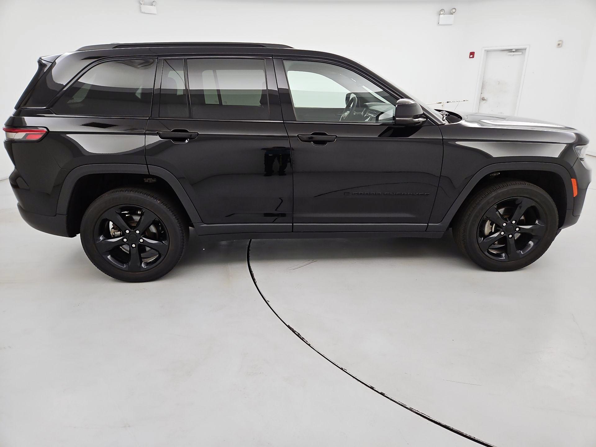 Thumbnail: 2023 Jeep Grand Cherokee - 4
