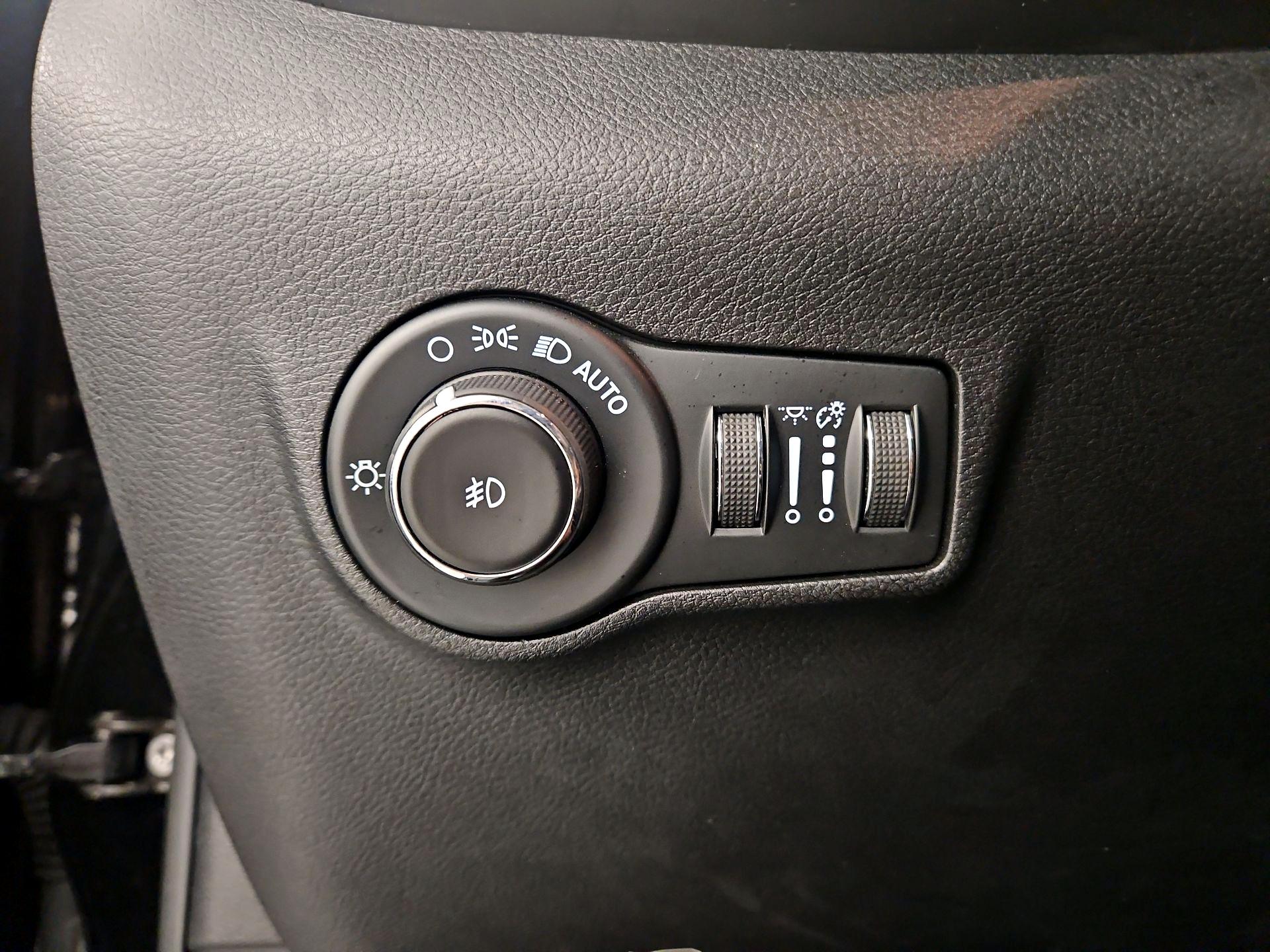 Thumbnail: 2022 Jeep Compass - 11