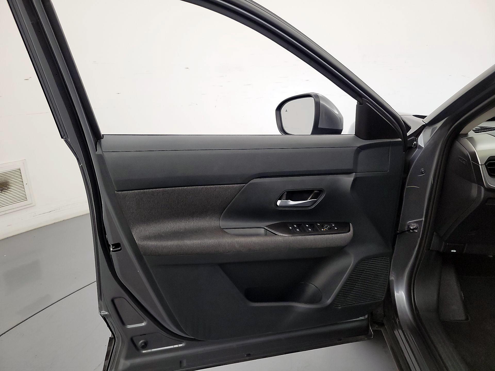 Thumbnail: 2025 Nissan Kicks - 12