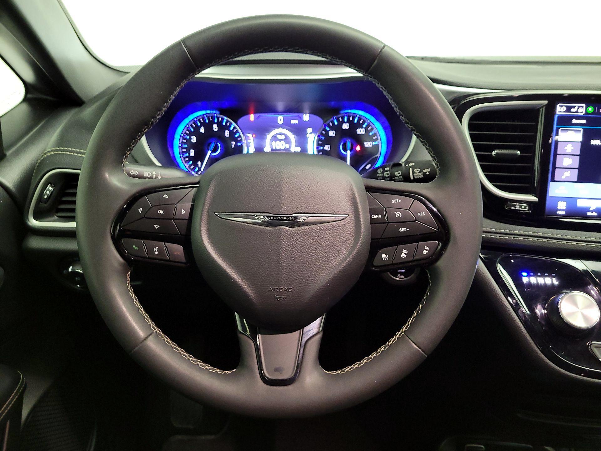 Thumbnail: 2023 Chrysler Pacifica - 10