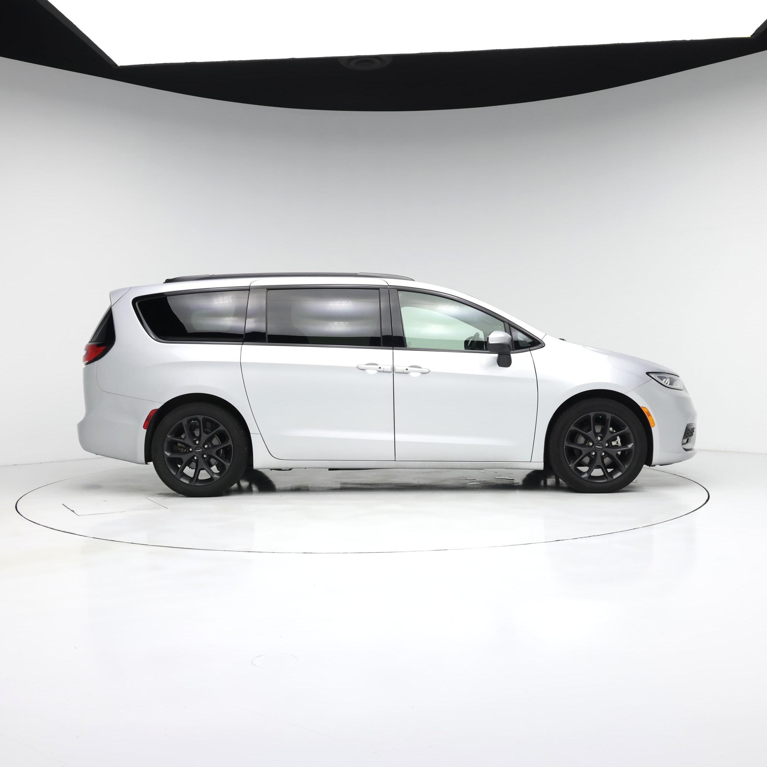 Thumbnail: 2023 Chrysler Pacifica - 7