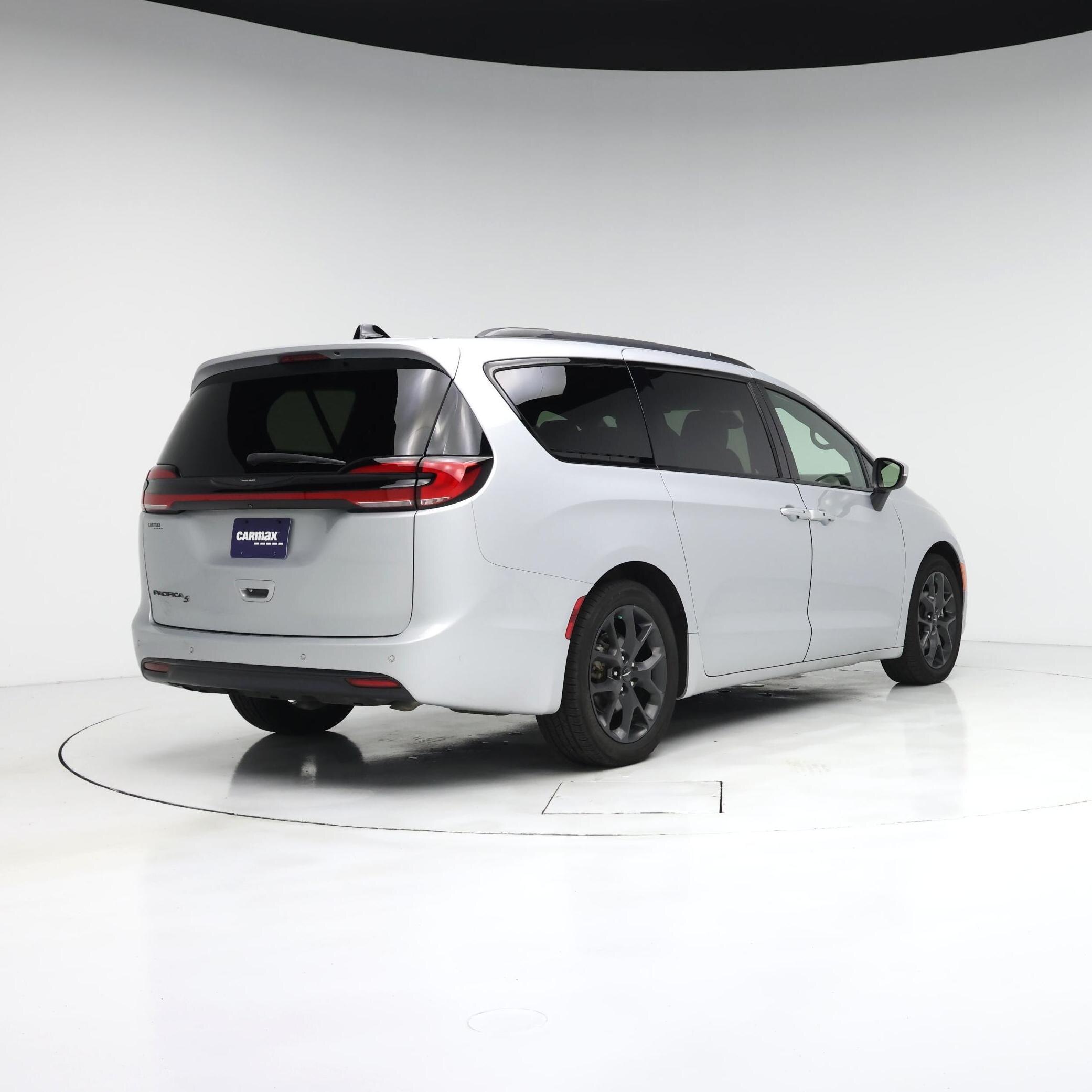 Thumbnail: 2023 Chrysler Pacifica - 8