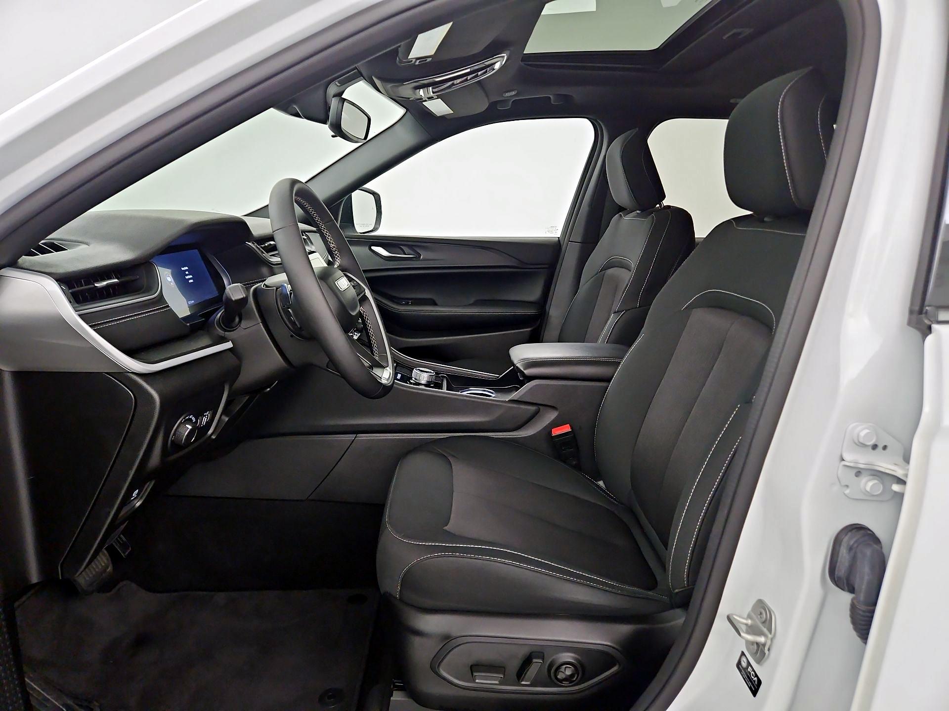 Thumbnail: 2024 Jeep Grand Cherokee - 9