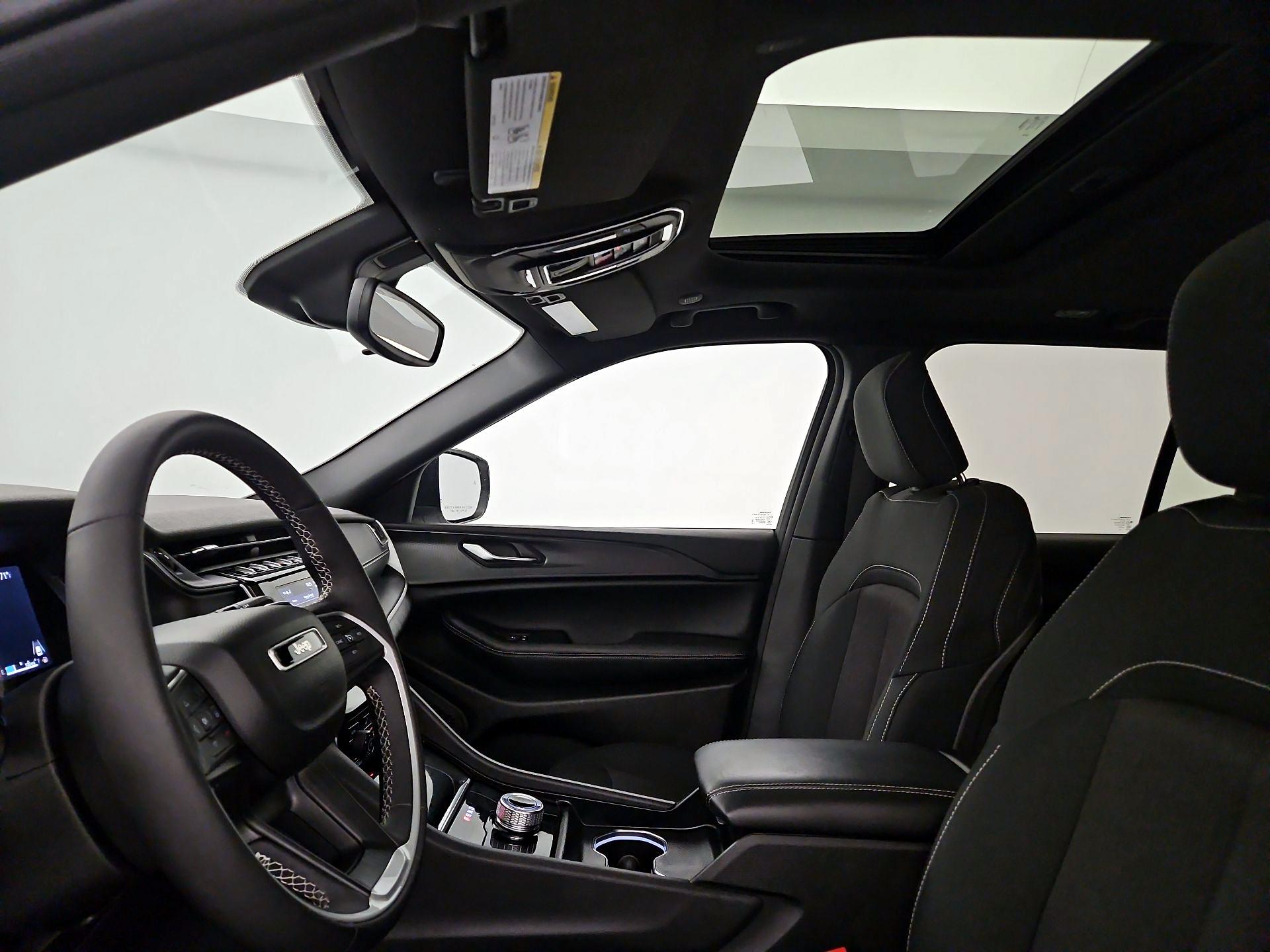 Thumbnail: 2024 Jeep Grand Cherokee - 17