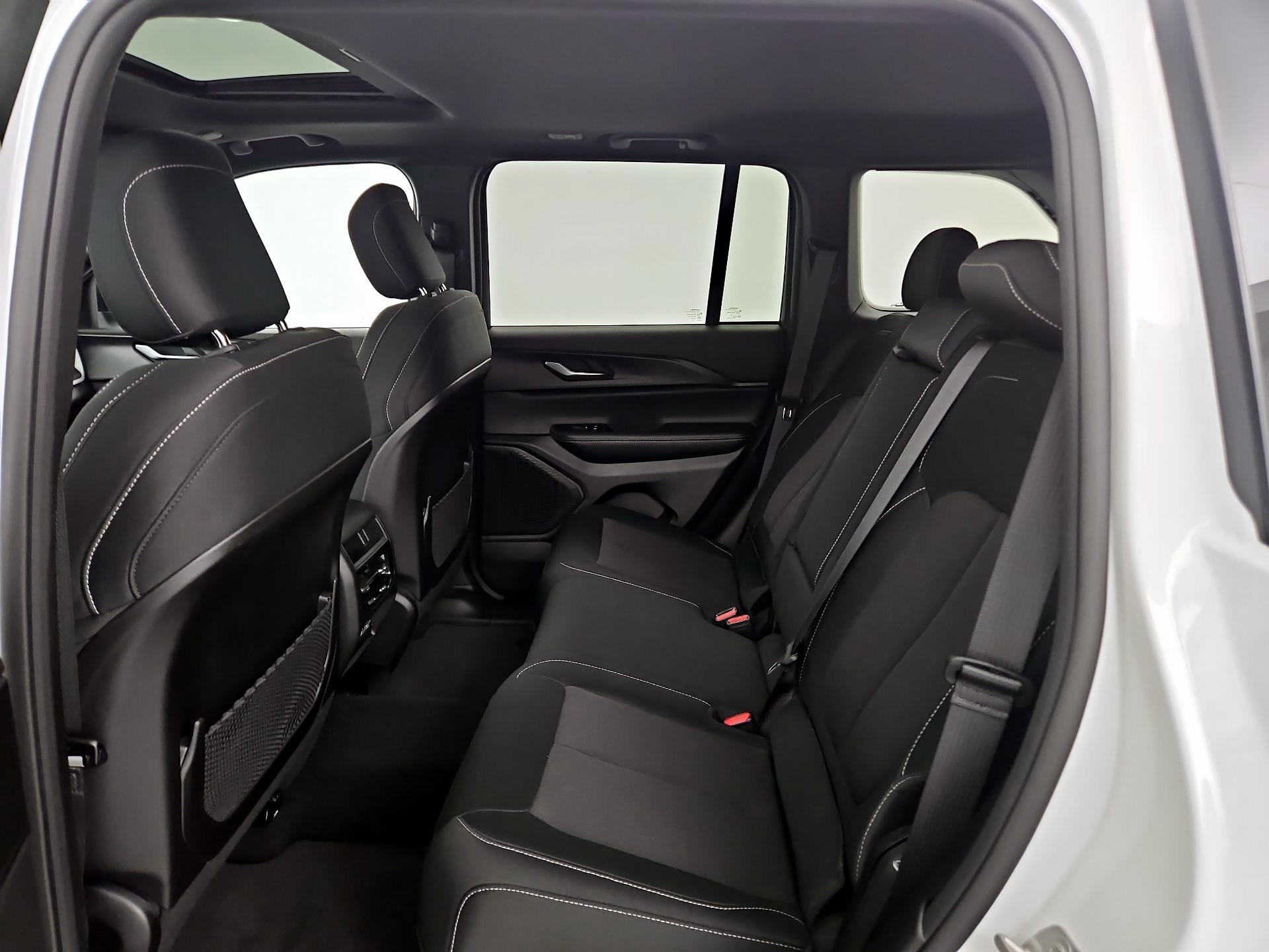 Thumbnail: 2024 Jeep Grand Cherokee - 18