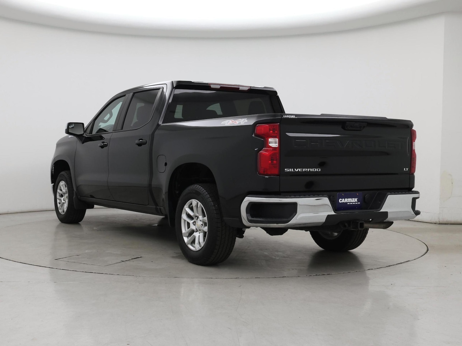 2023 Chevrolet Silverado 1500 LT - Photo 3